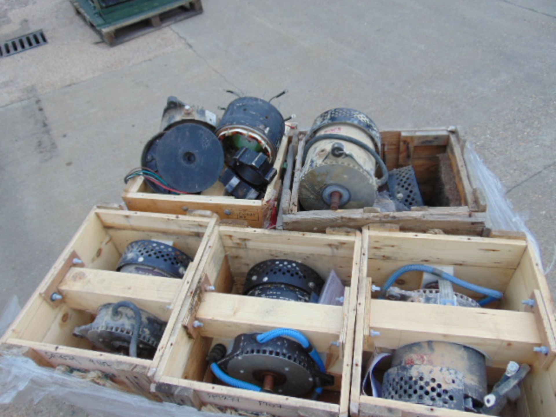 12 x Takeout Alternators for Combat Liasion Vehicle - Image 4 of 7