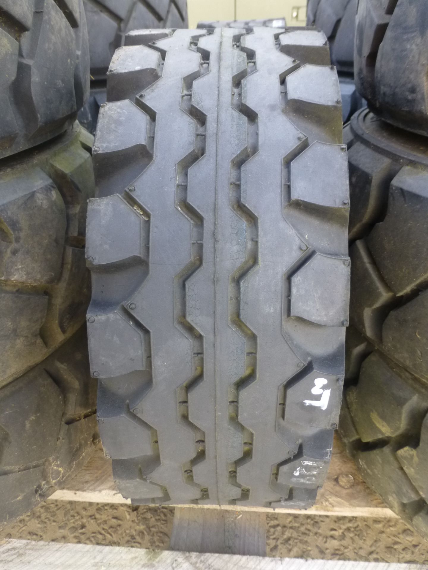 14 x Mixed 18x7-8 Continental and Widewall Tyres - Image 4 of 8