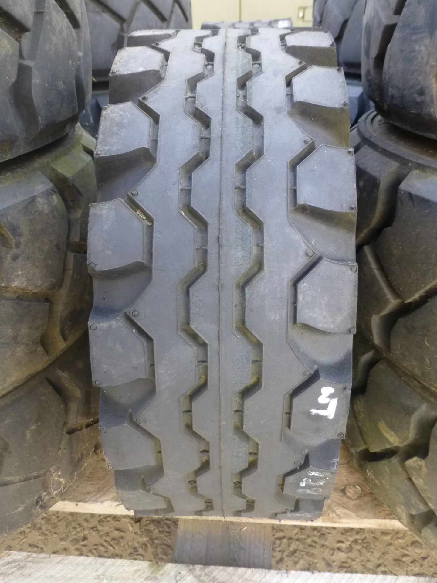 14 x Mixed 18x7-8 Continental and Widewall Tyres - Bild 4 aus 8