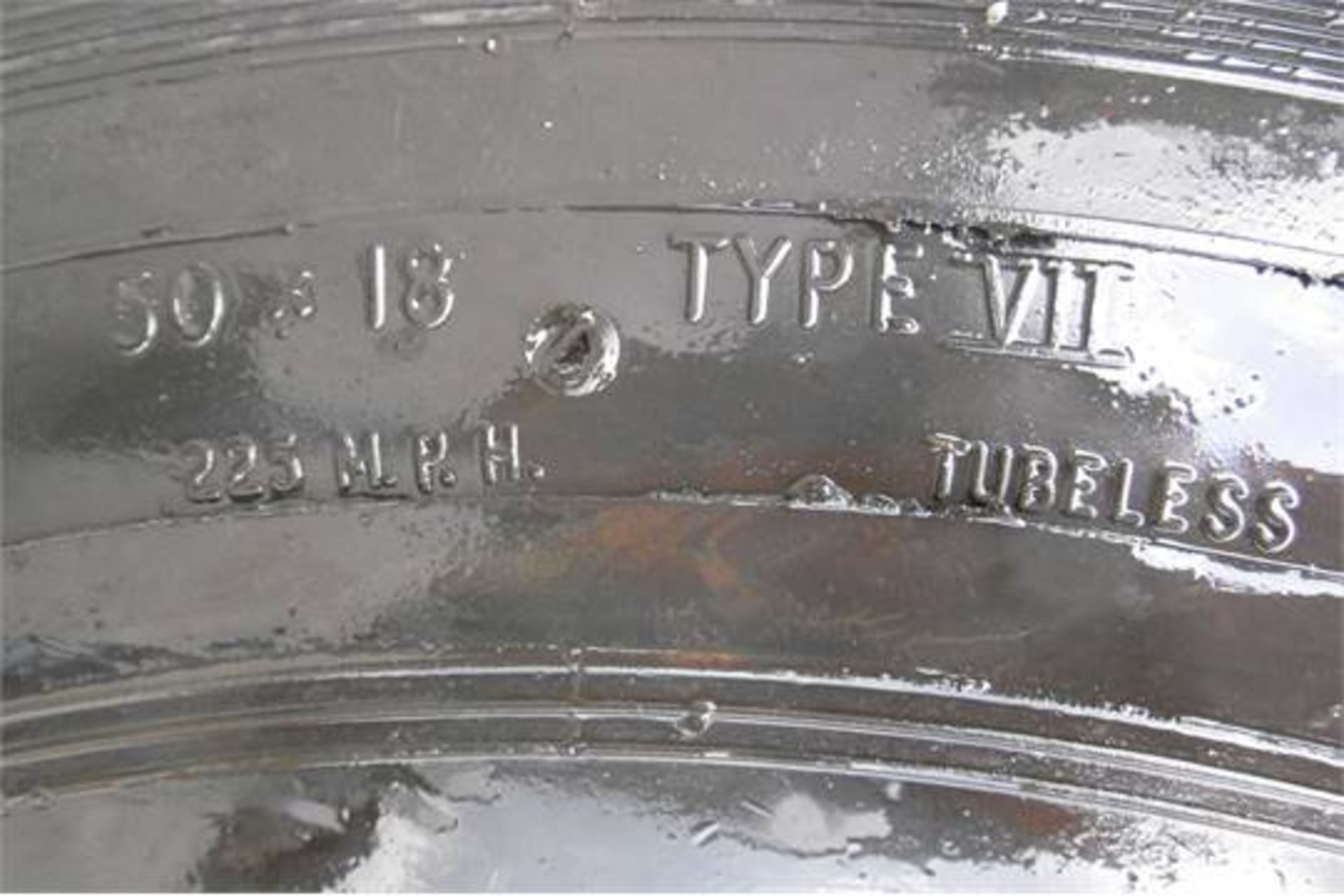 VC10 Aircraft Tyre and Rim - Bild 5 aus 5