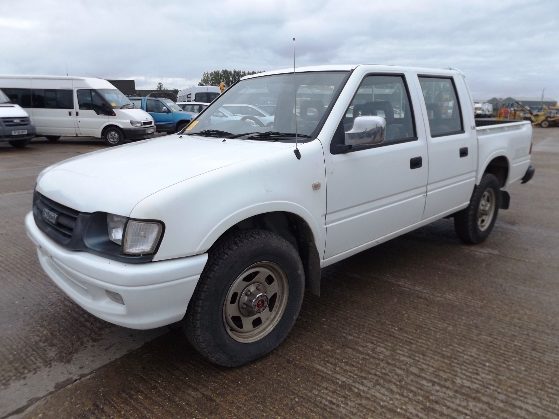 Isuzu Trooper Double Cab pickup 3.1 Turbo Diesel 4 x 4 - Image 3 of 15