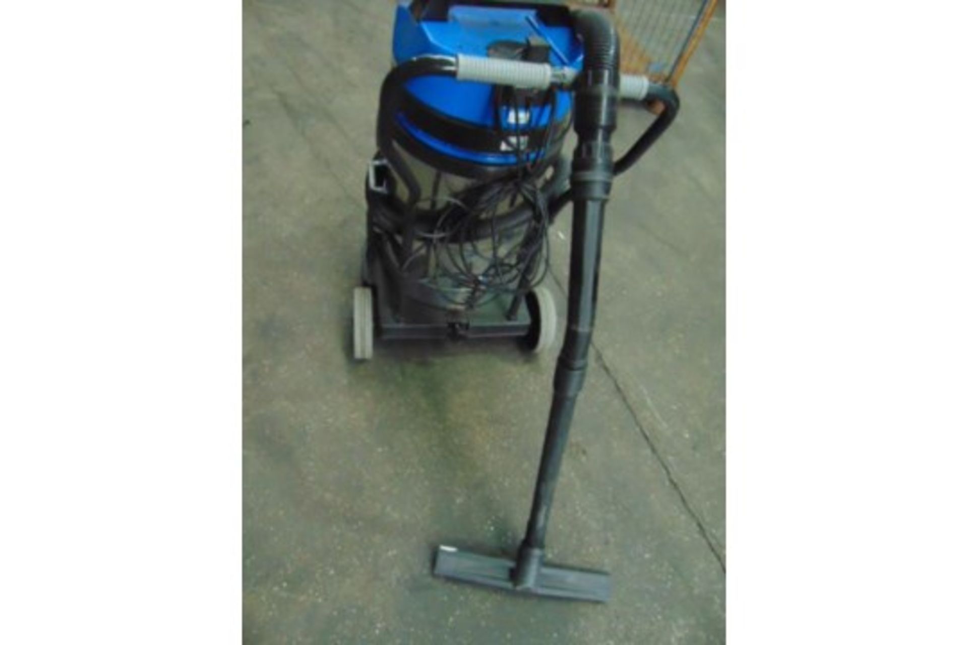 Mastervac MVW 371 1100 WATT WET AND DRY VACUUM - 35LTR - Image 3 of 6