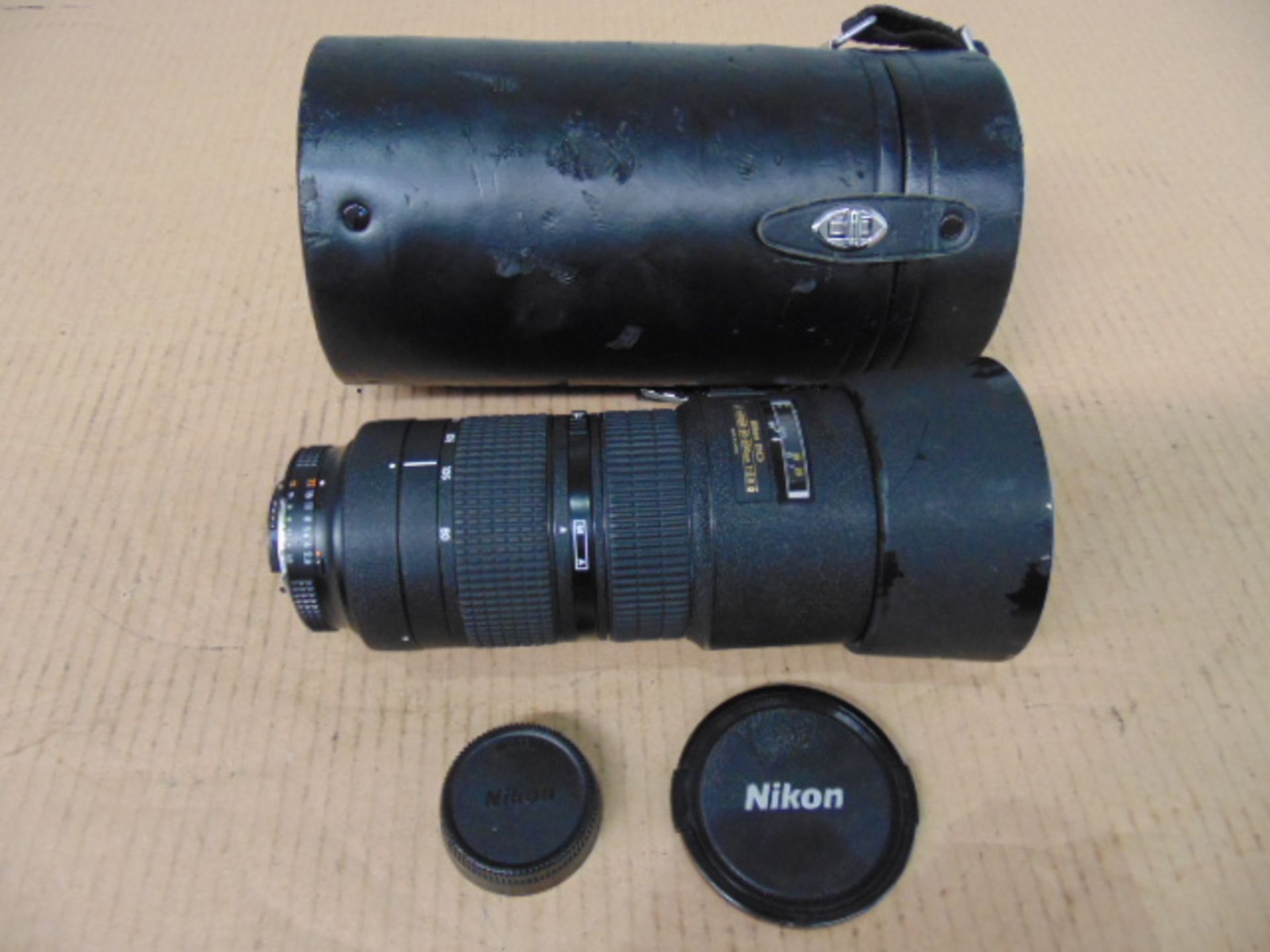 Nikon ED AF Nikkor 80-200mm 1:2.8 D Lense with Leather Carry Case