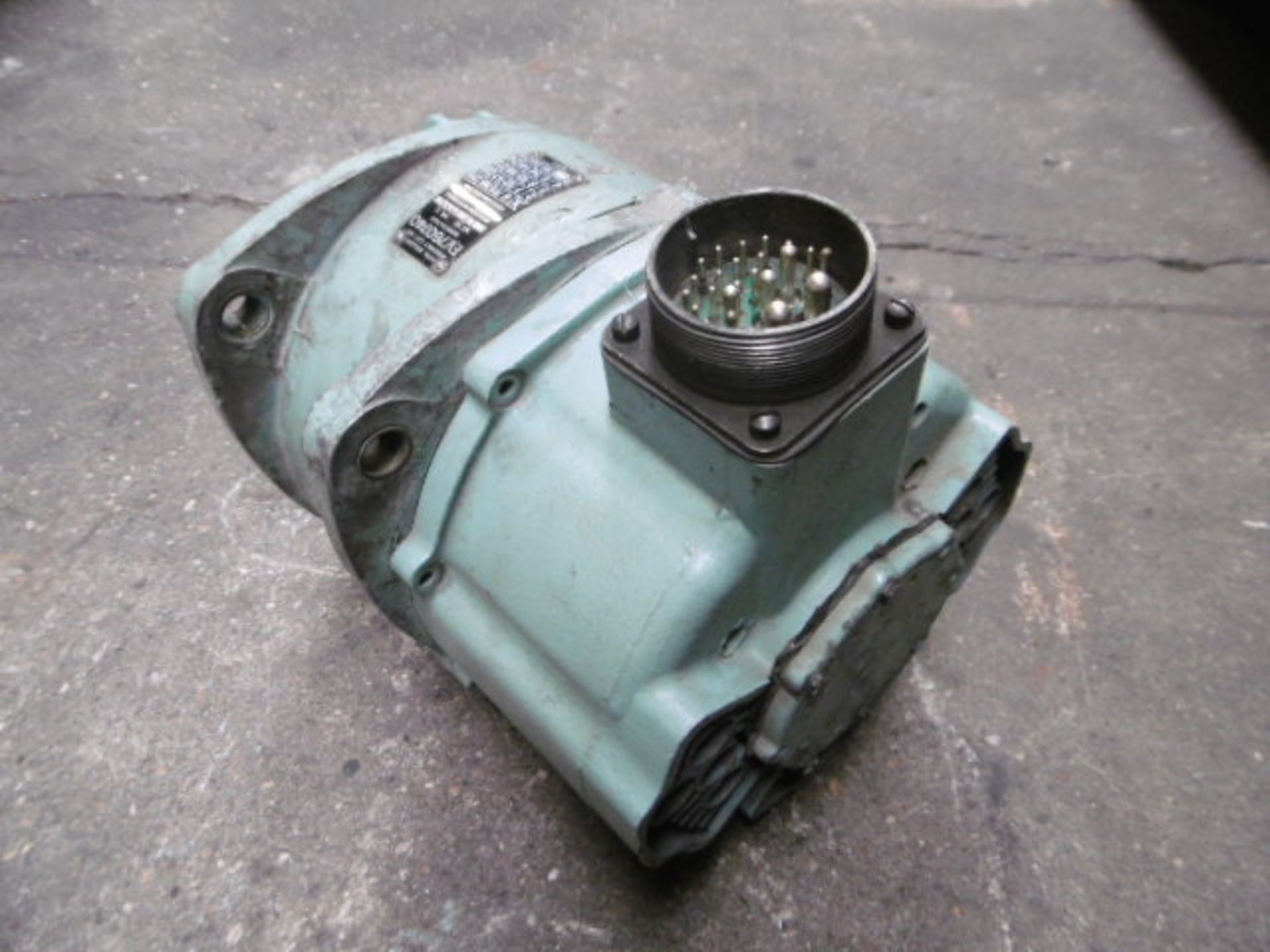 20 x Takeout 24V Alternators P/No FV760740 - Image 4 of 6