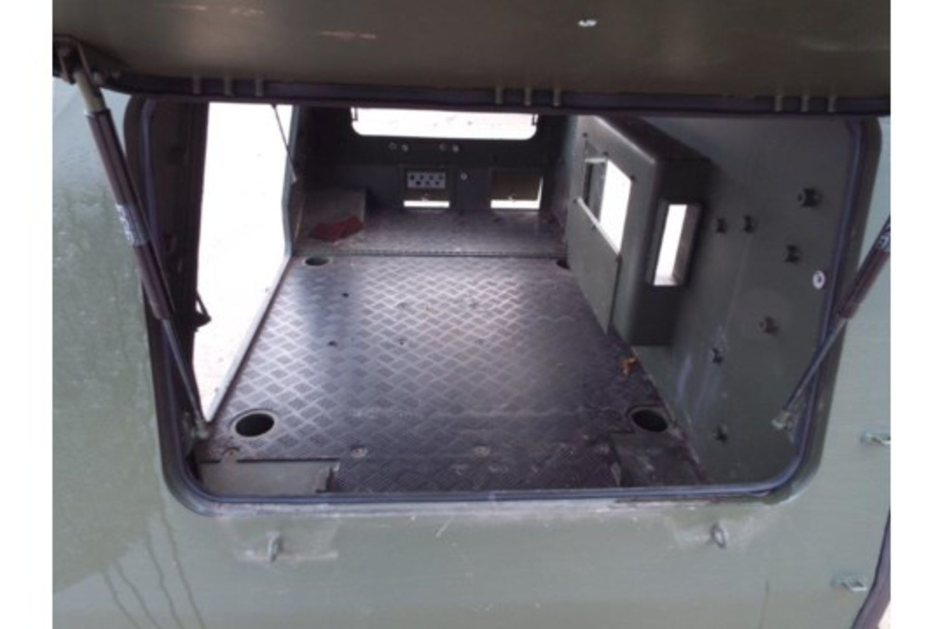 2 x Aluminium Rear Pod Assembly for Panther Command Vehicles - Bild 13 aus 15