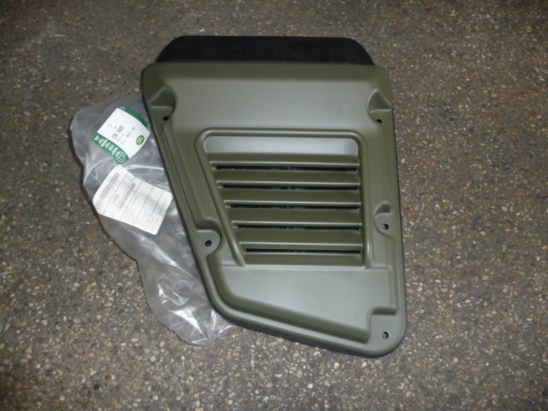 Land Rover Wolf Air Intake Grill ESR4569