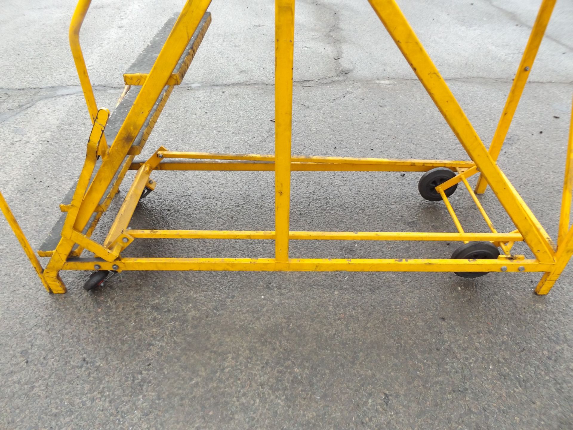 Build Power 6-Step mobile Warehouse Ladder - Image 4 of 6