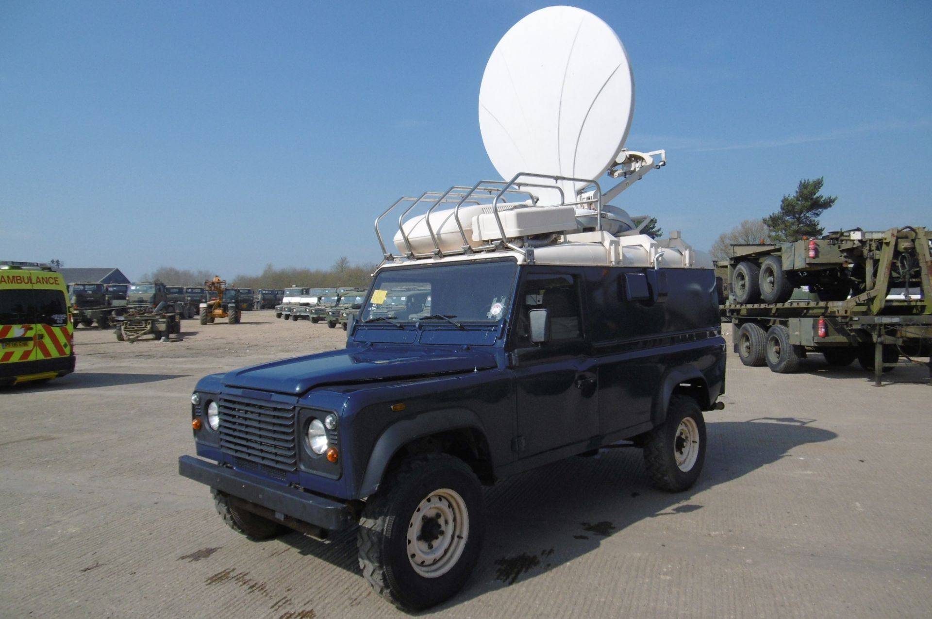 Left Hand Drive SATCOM/Communications Land Rover Defender 110 TD5 - Bild 10 aus 25