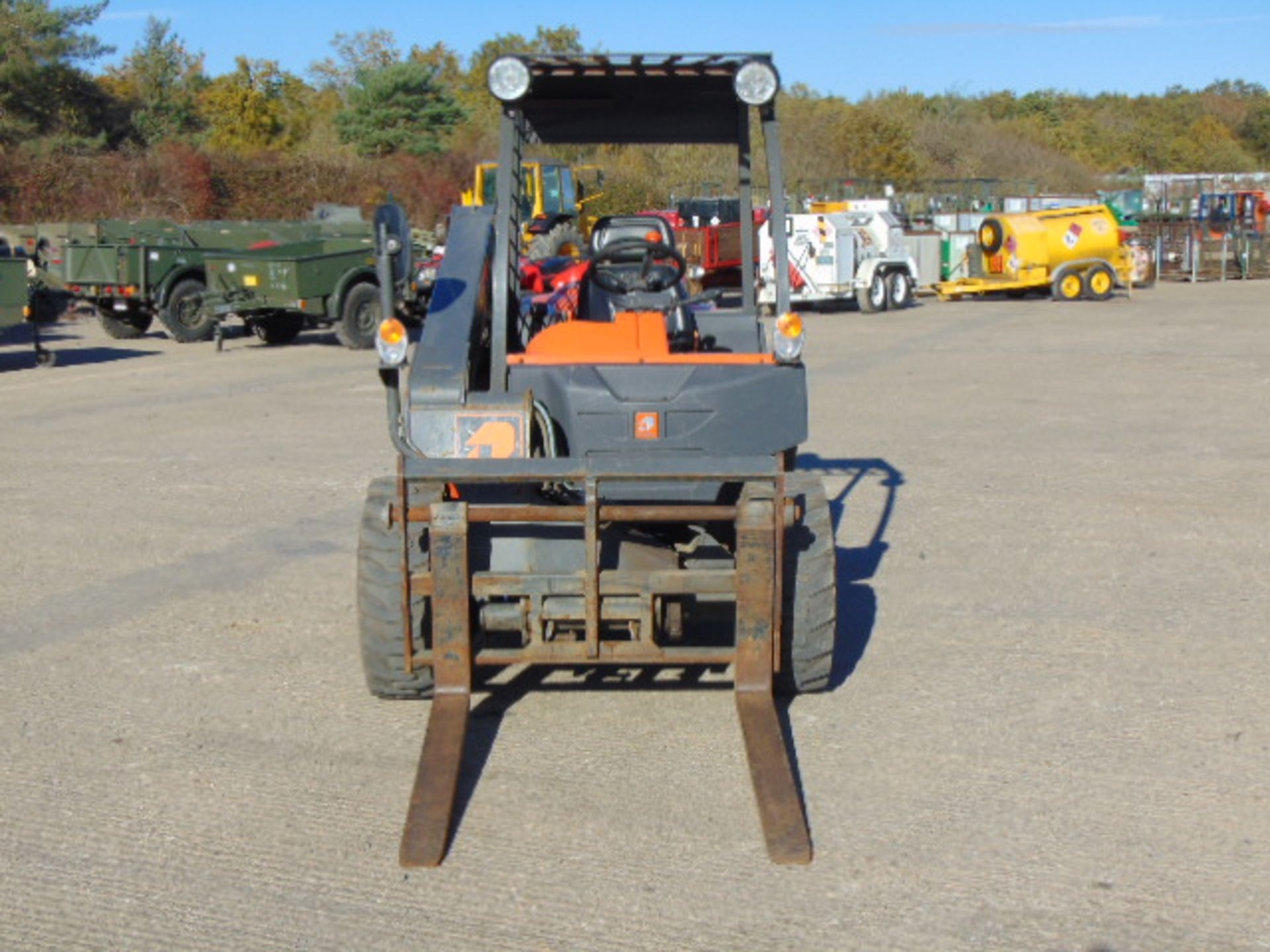 2010 Ausa Taurulift T133H 4WD Compact Forklift with Pallet Tines - Image 4 of 15