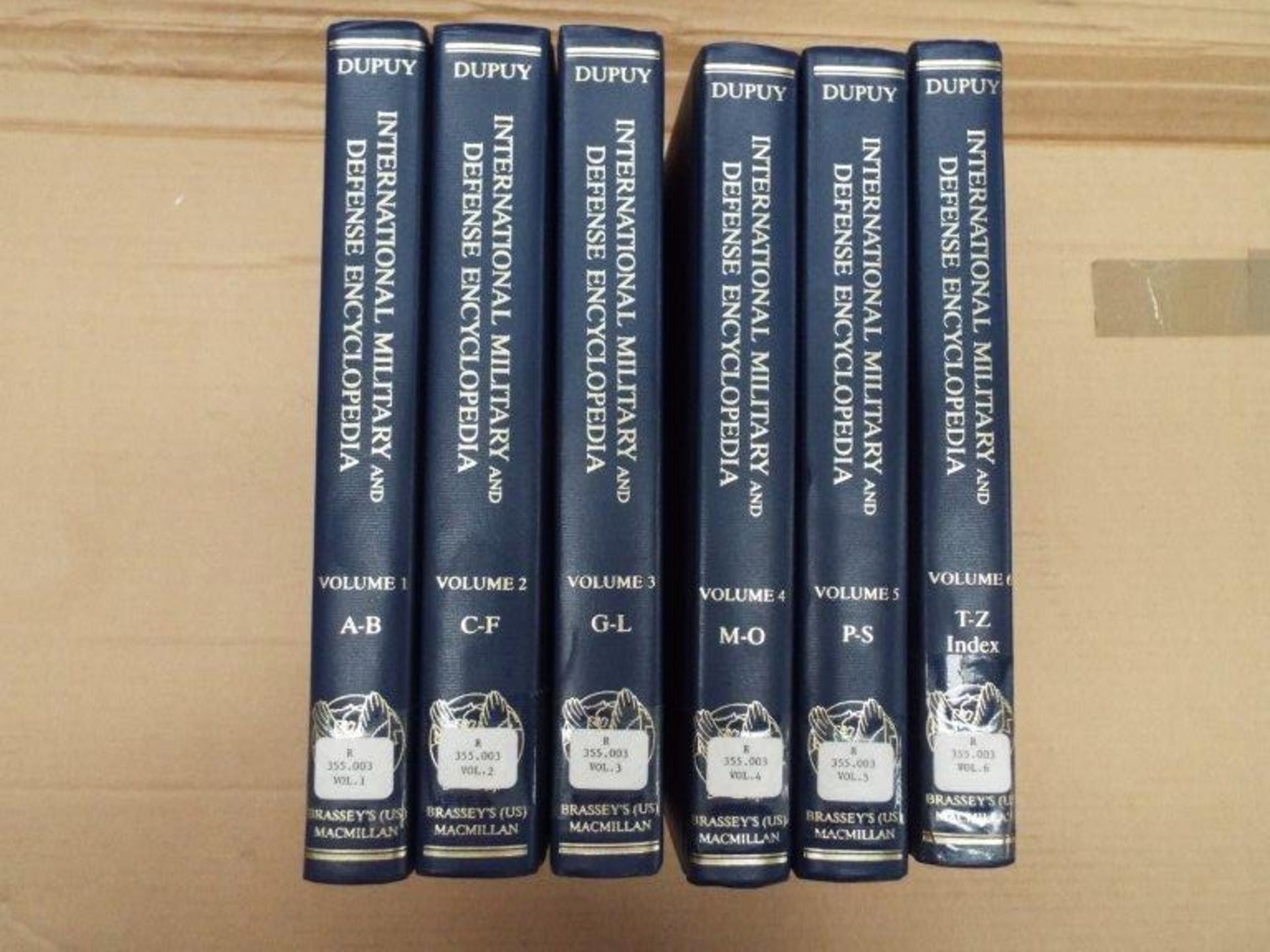 International Military and Defence Encyclopedia Vol. 1-6 - Bild 2 aus 4