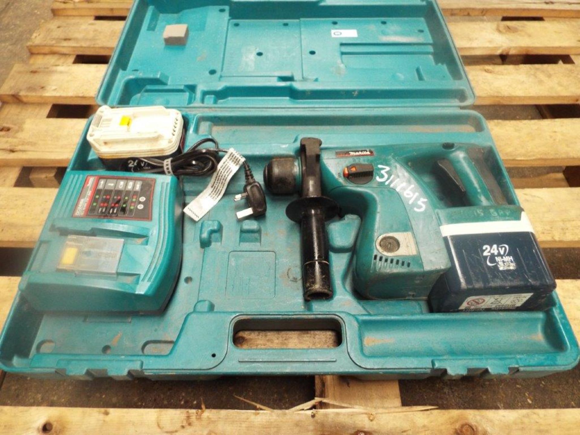 Makita BHR200 Hammer Drill with Batteries and Charger