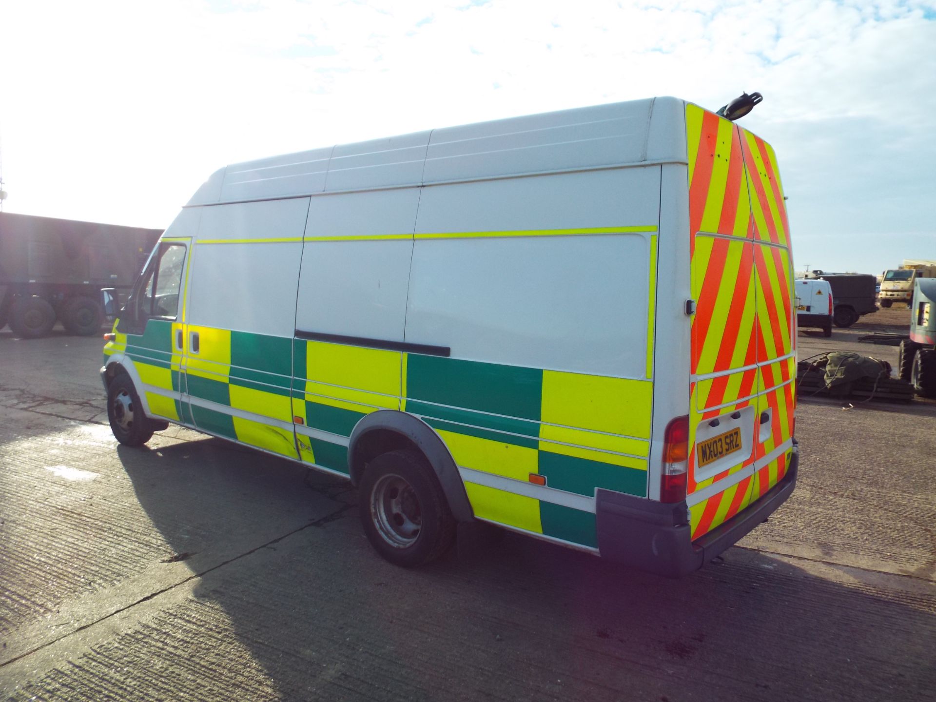 Ford Transit 125 T430 with Tail Lift - Only 35,828 miles! - Image 5 of 23