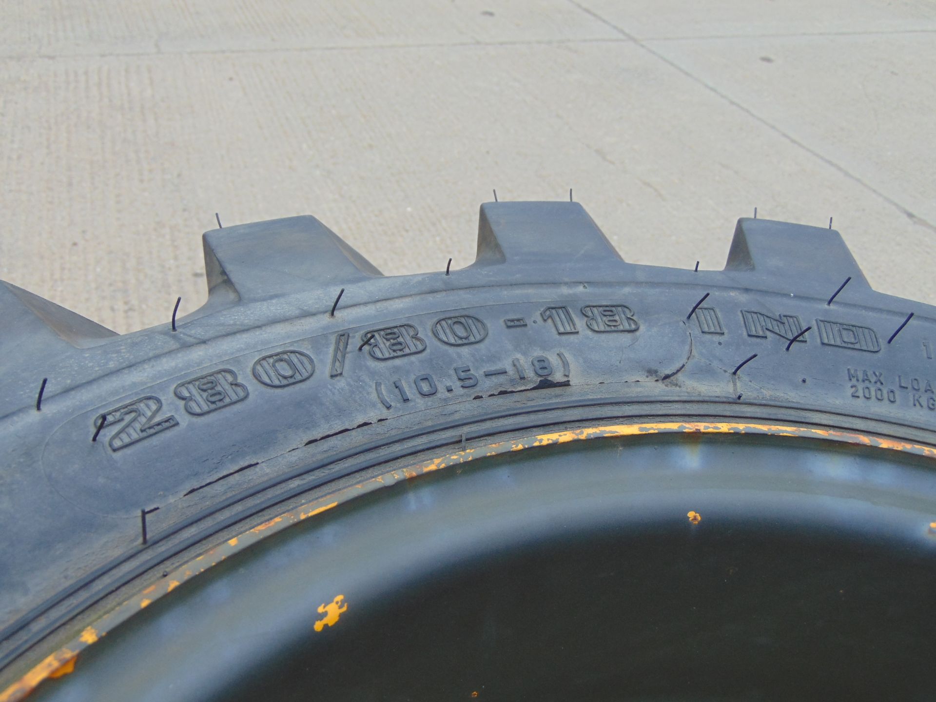 5 x Firestone Super Traction Loader 280/80-18 Industrial Studded Tyres on JCB Rims - Image 5 of 8