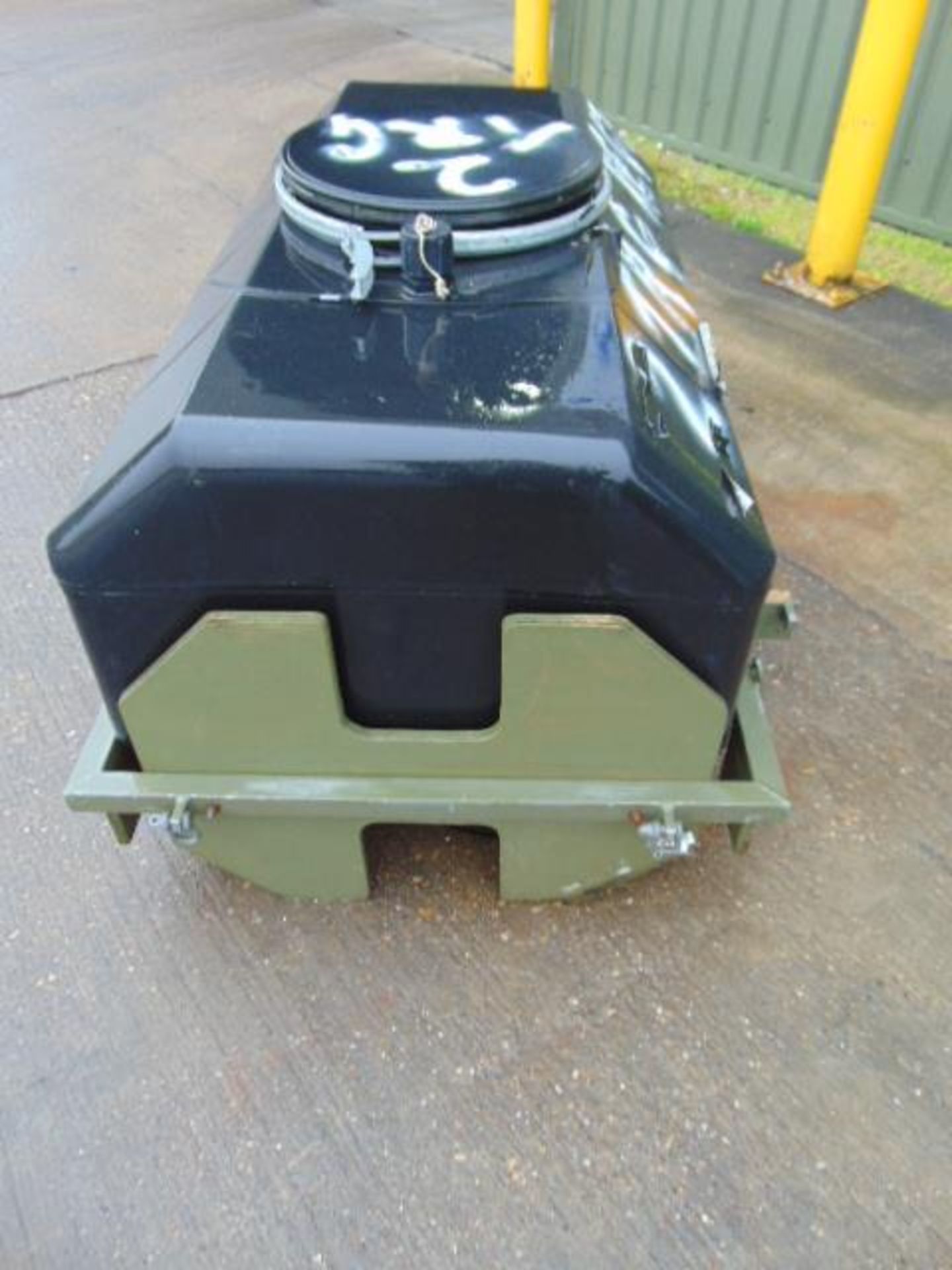 Trailer Mountable Water Tank with Frame - Image 2 of 4