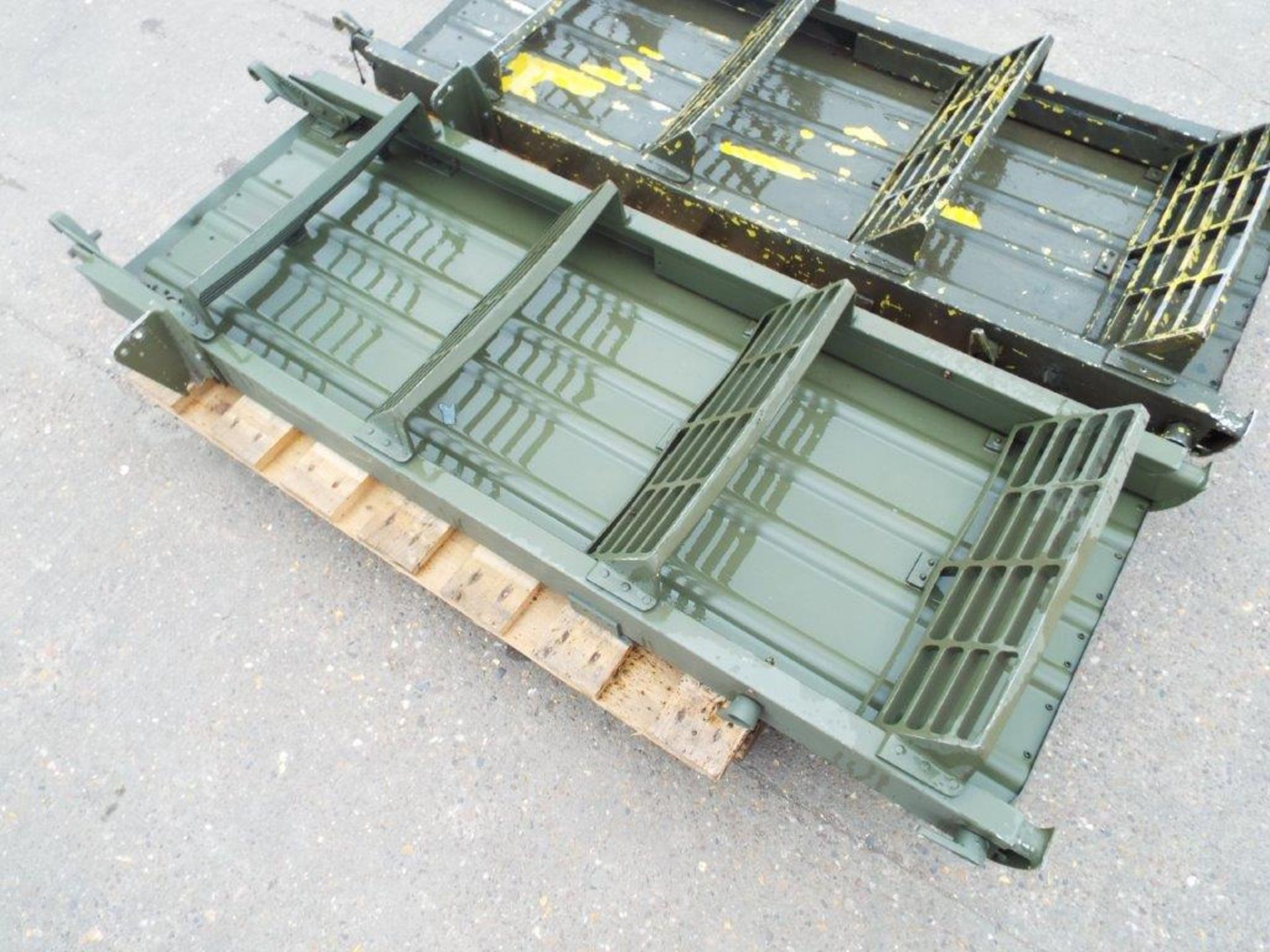2 x 1.3m 4 Step Vehicle Ladders - Image 2 of 6
