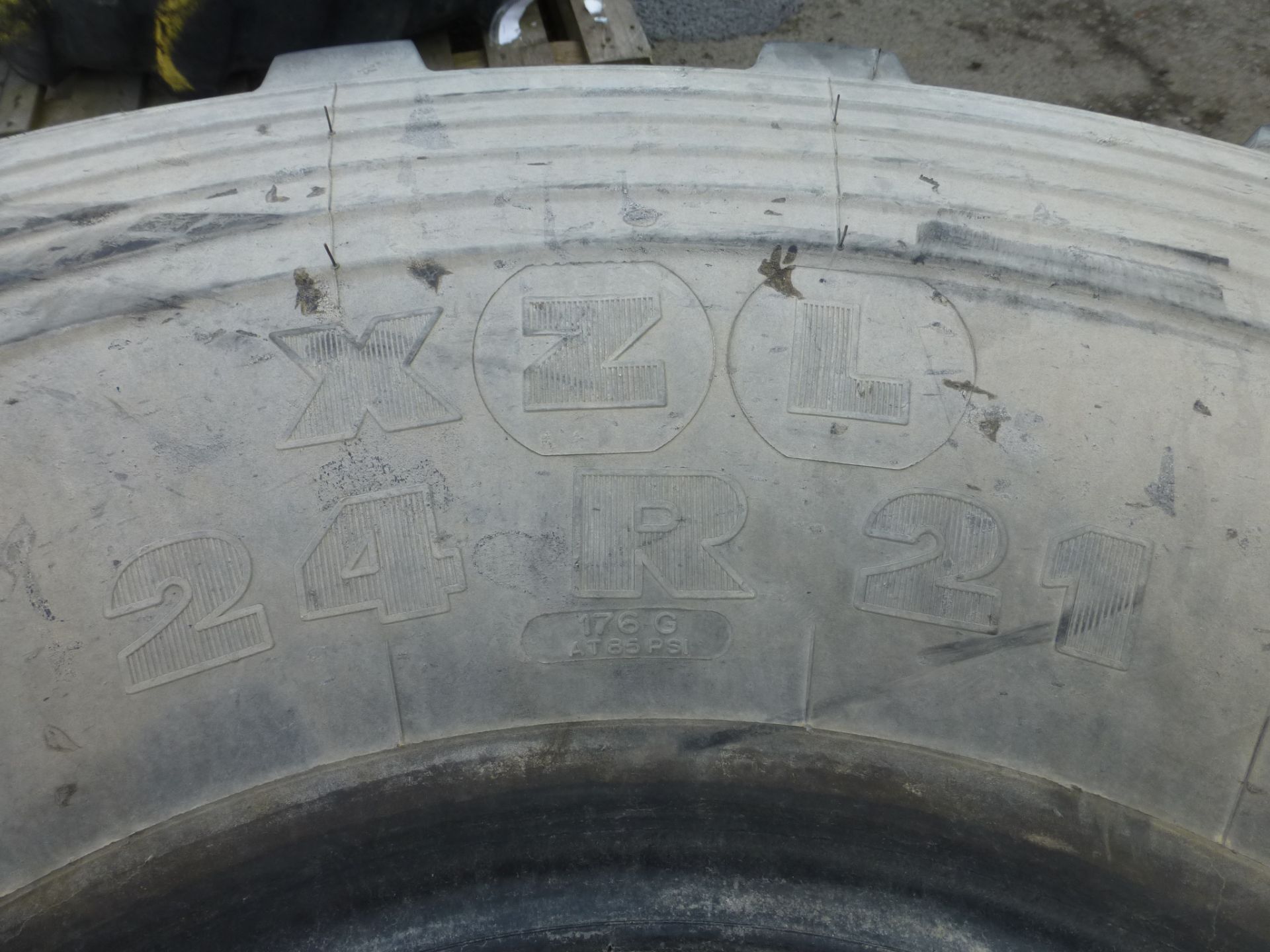 1 x Michelin XZL 24 R 21 Tyre - Image 5 of 5