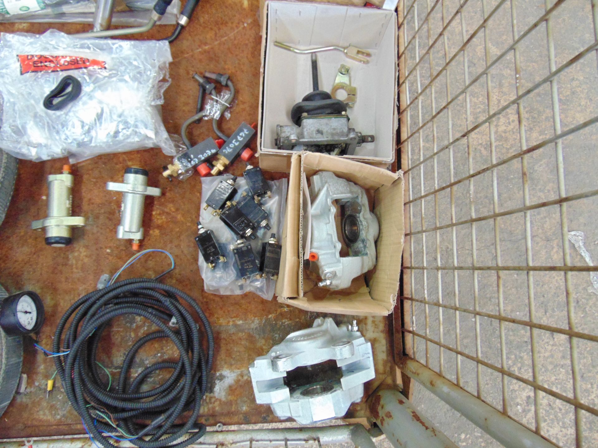 Mixed Stillage of Land Rover Parts - Image 8 of 9