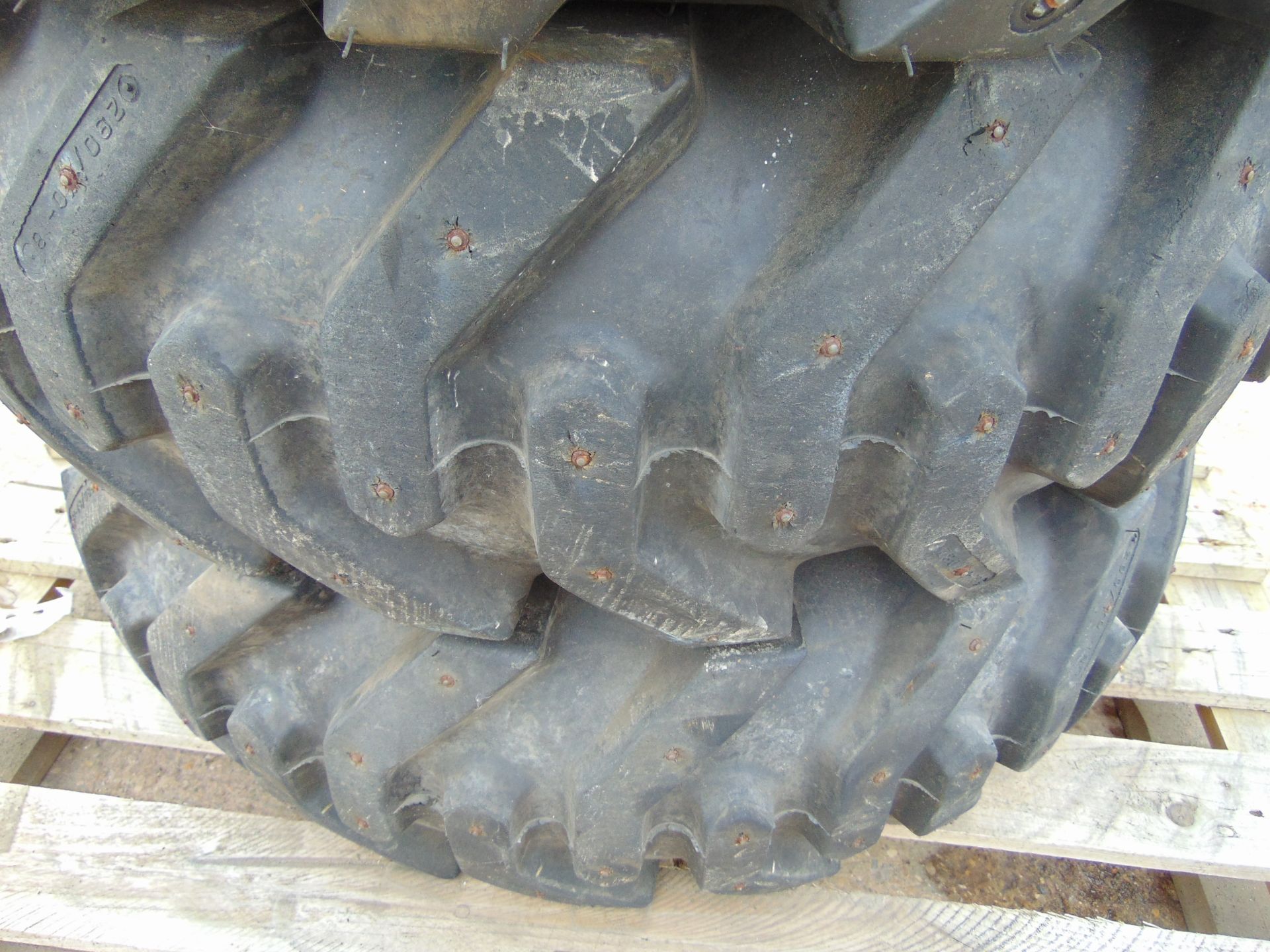 5 x Firestone Super Traction Loader 280/80-18 Industrial Studded Tyres on JCB Rims - Image 7 of 8