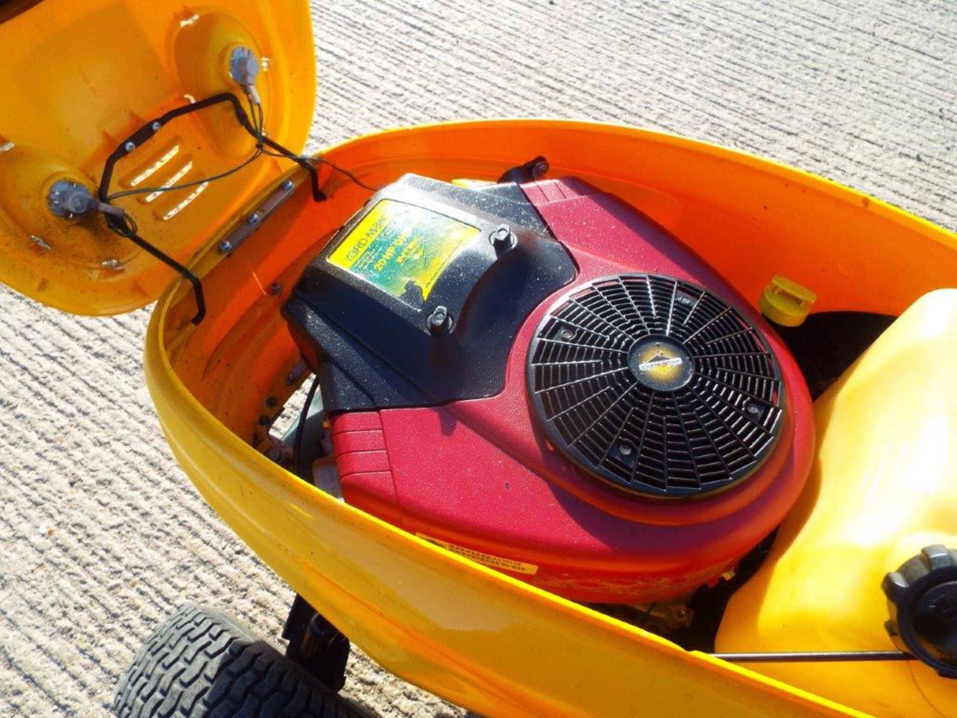 Yardman HN5200 Hydro Ride On Mower - Image 17 of 19