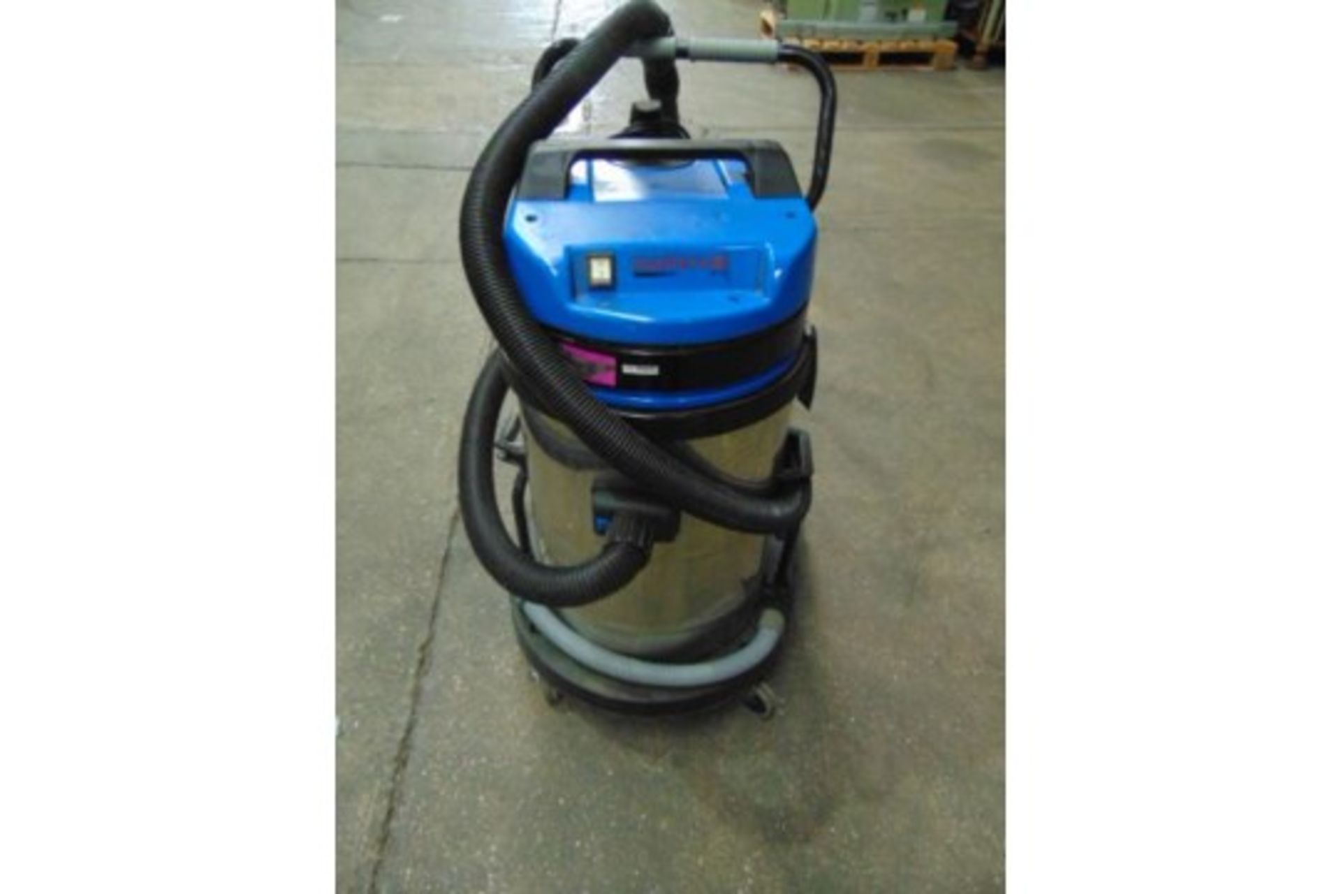 Mastervac MVW 371 1100 WATT WET AND DRY VACUUM - 35LTR - Image 4 of 6