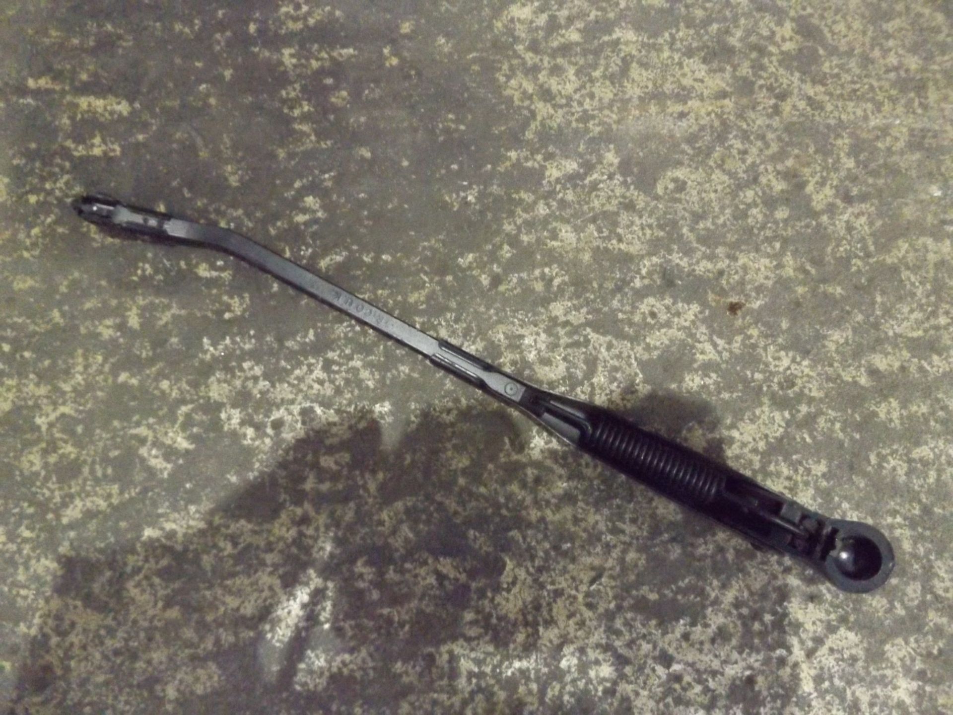 34 x Land Rover Defender right hand windscreen wiper arms P/No PRC3649 - Image 3 of 4