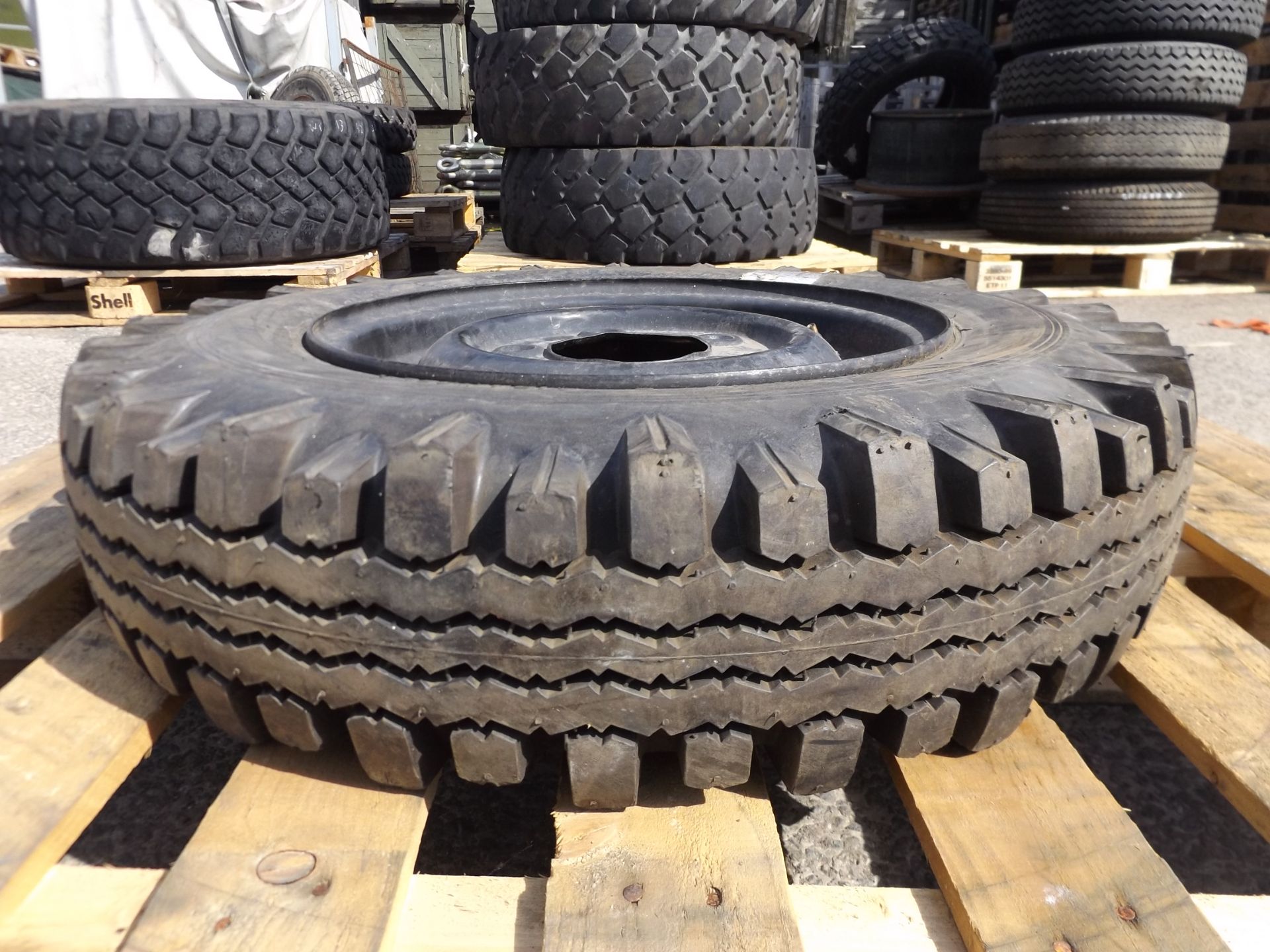 The Holy Grail of Tyres, 1 x Avon Traction Mileage 6.50 x 16 8 Ply Tyre complete with 5 stud rim - Image 4 of 5