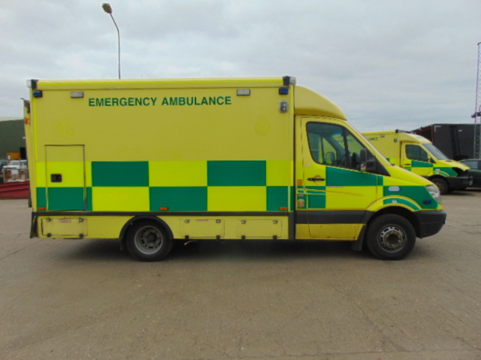 RHD Mercedes Sprinter 515 CDI Turbo Diesel Ambulance - Image 8 of 21