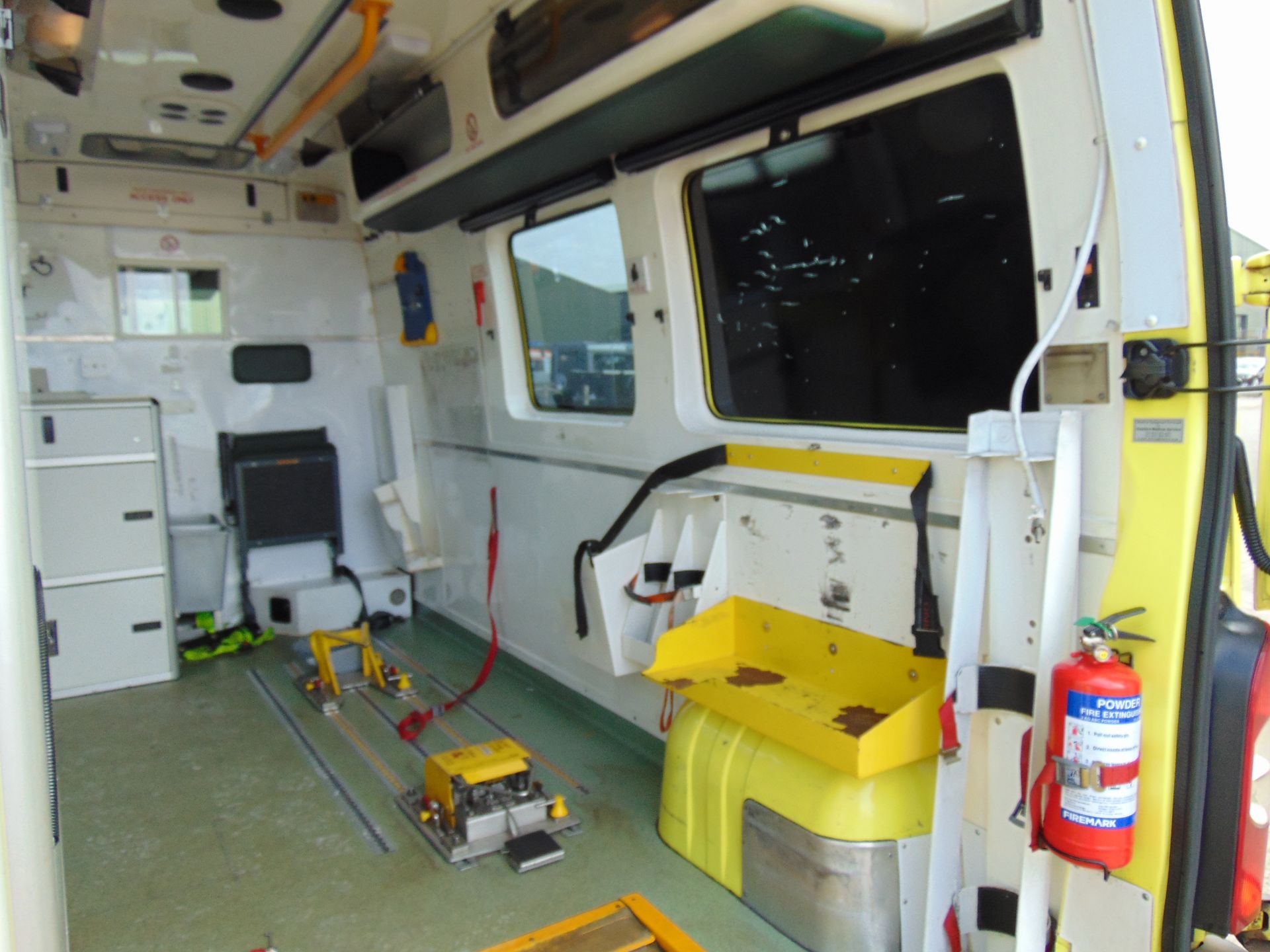 Renault Master 2.5 DCI ambulance - Image 15 of 18