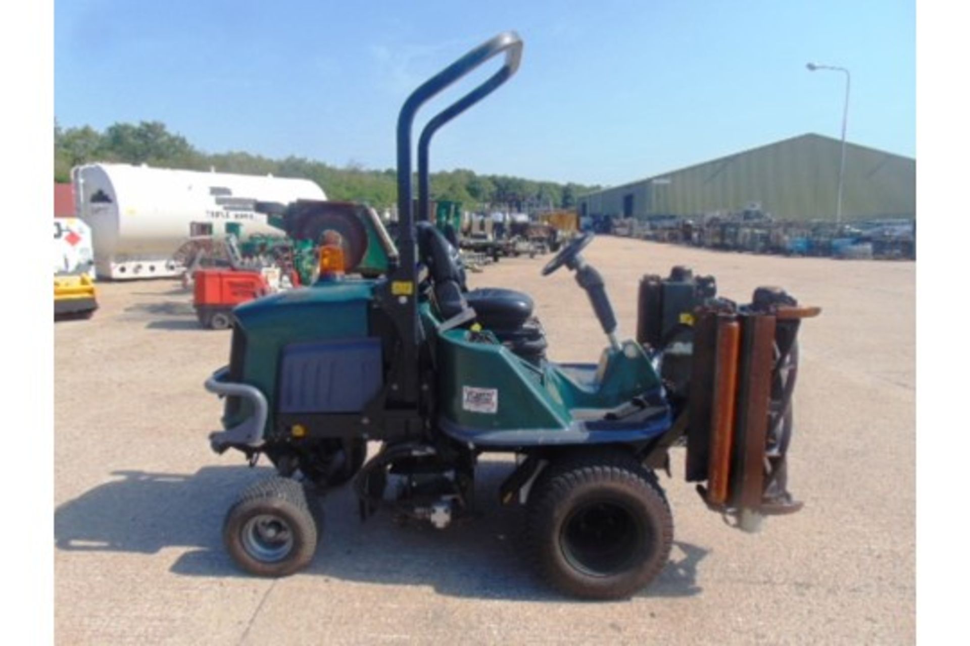 Hayter LT322 Triple Gang Ride on Mower - Image 8 of 22