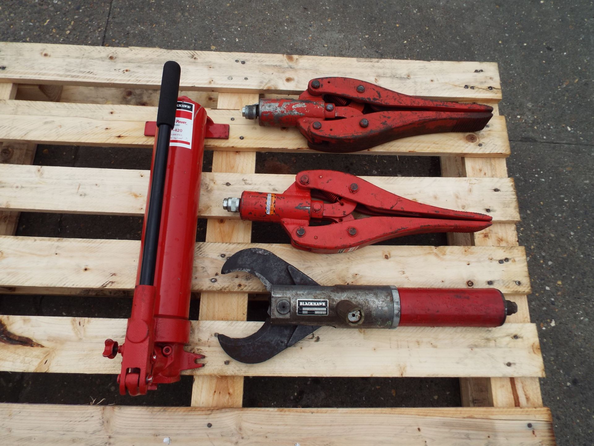 Blackhawk Hydraulic P-420 Hand Pump, 2 x Spreaders and 1 x Cutter