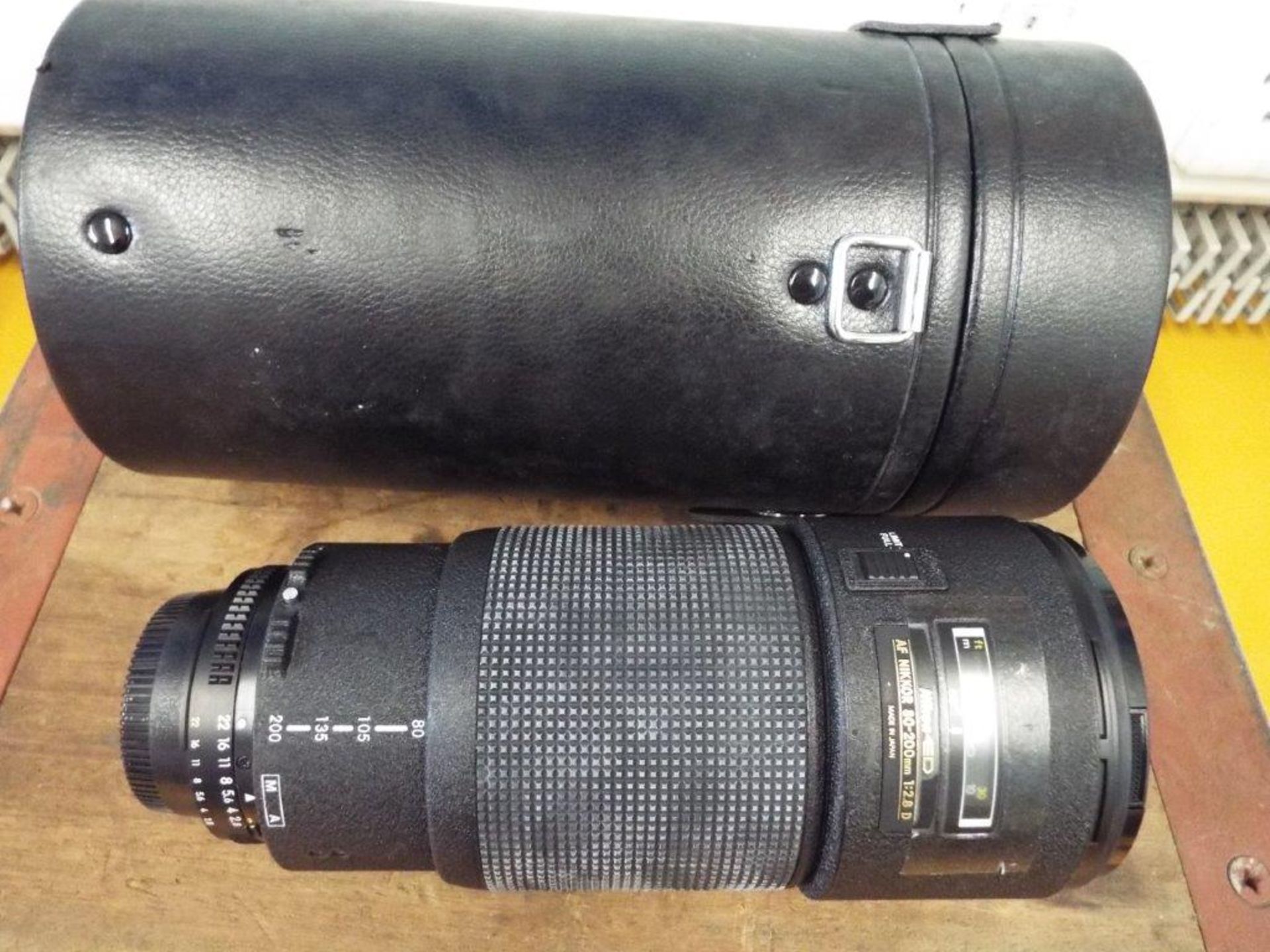 Nikon ED AF Nikkor 80-200mm 1:2.8 D Lense with Leather Carry Case