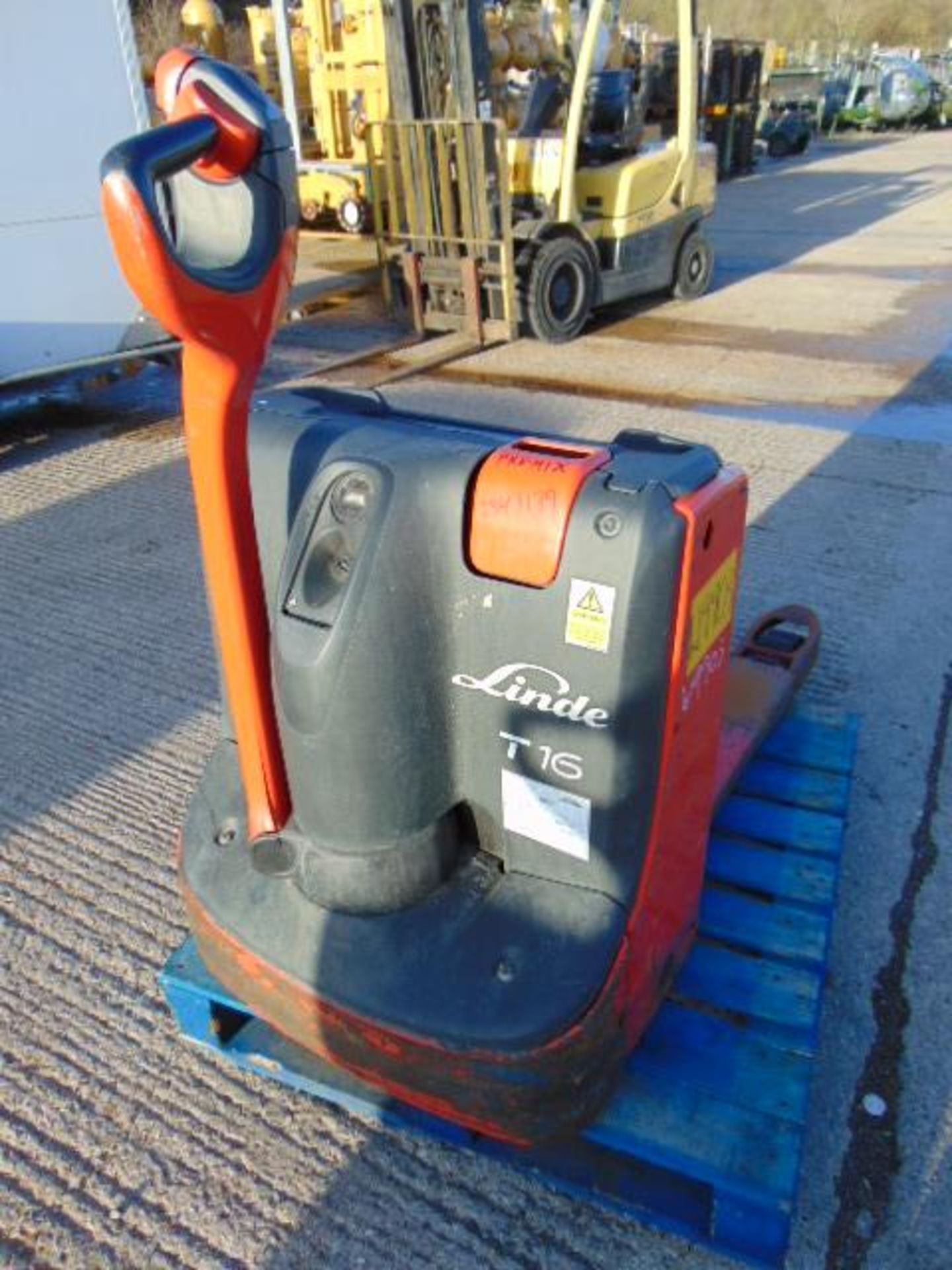 Linde T16 Self Propelled Electric Pallet Truck - Image 3 of 5