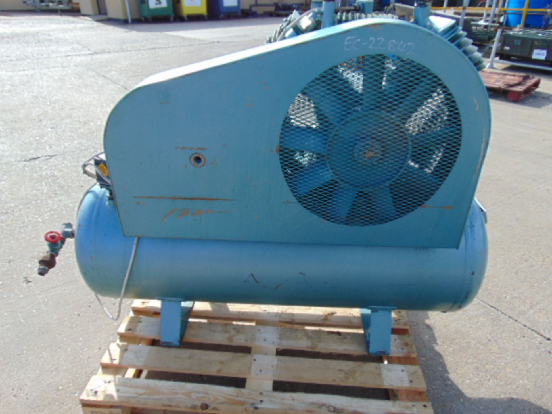 Air Master AM70E300 Compressor - Image 3 of 9