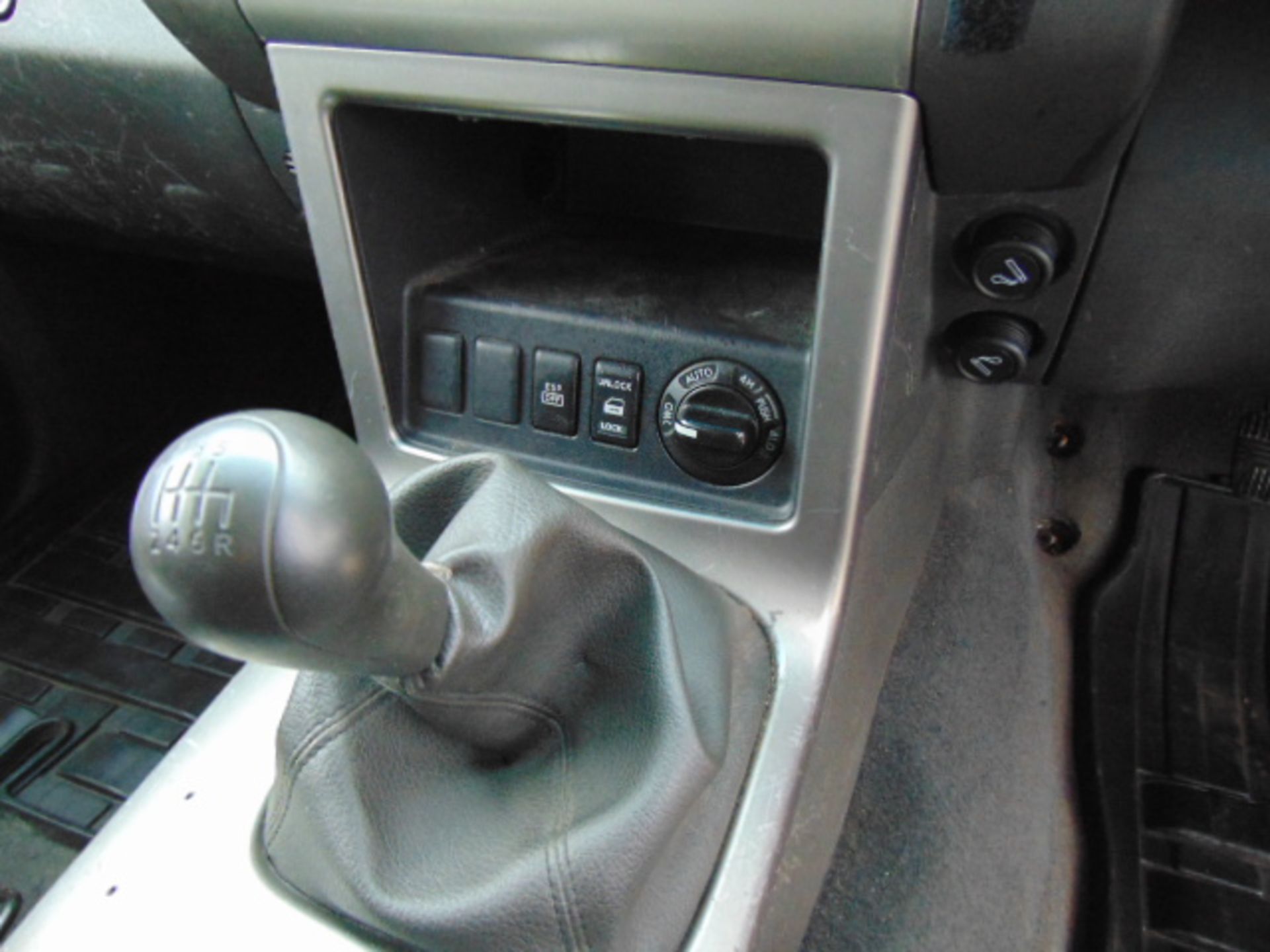 Nissan Pathfinder Trek 2.5DCi - Image 11 of 21
