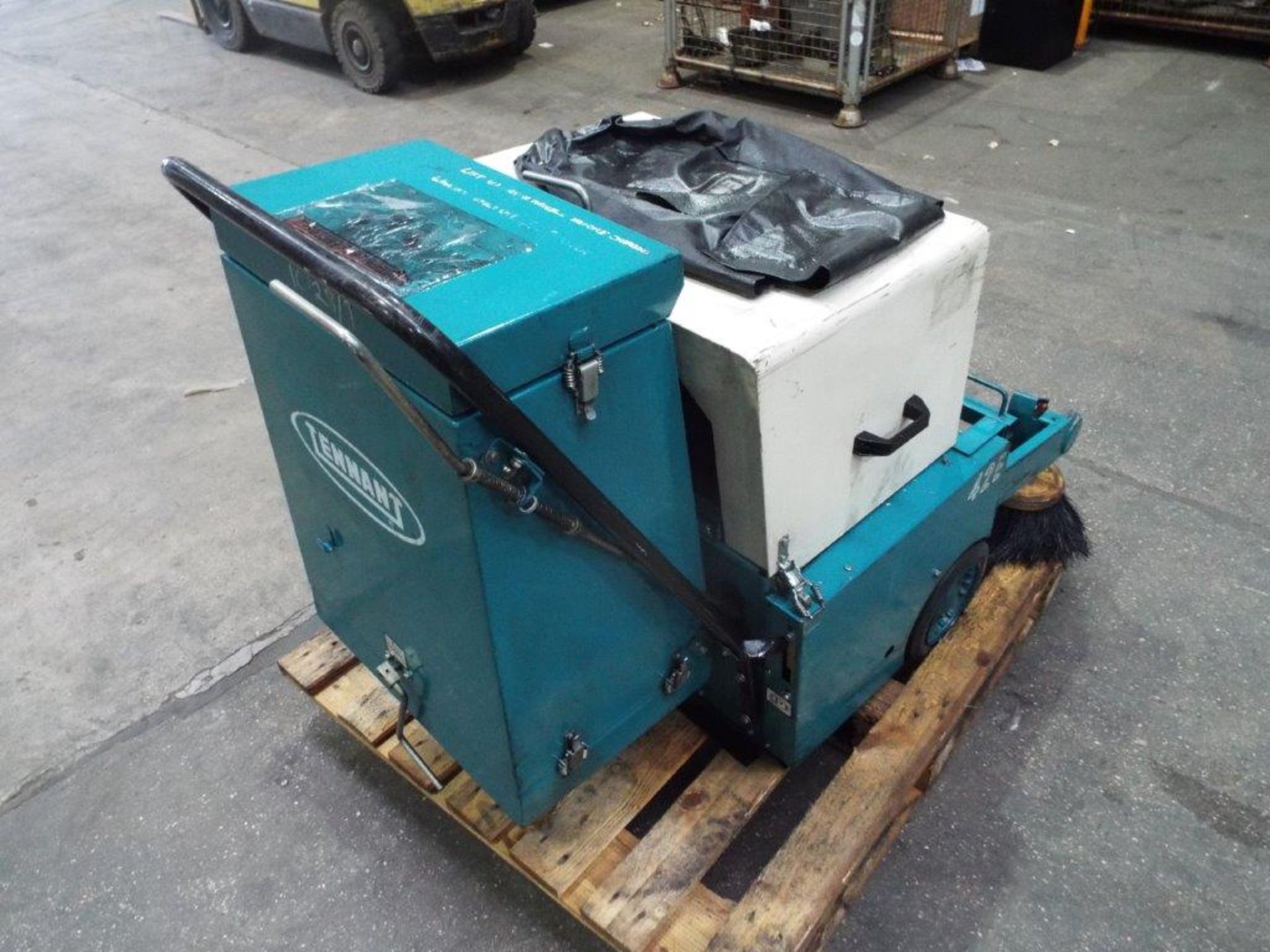 Tennant 42E Walk Behind Electric Sweeper with Charger - Image 6 of 19