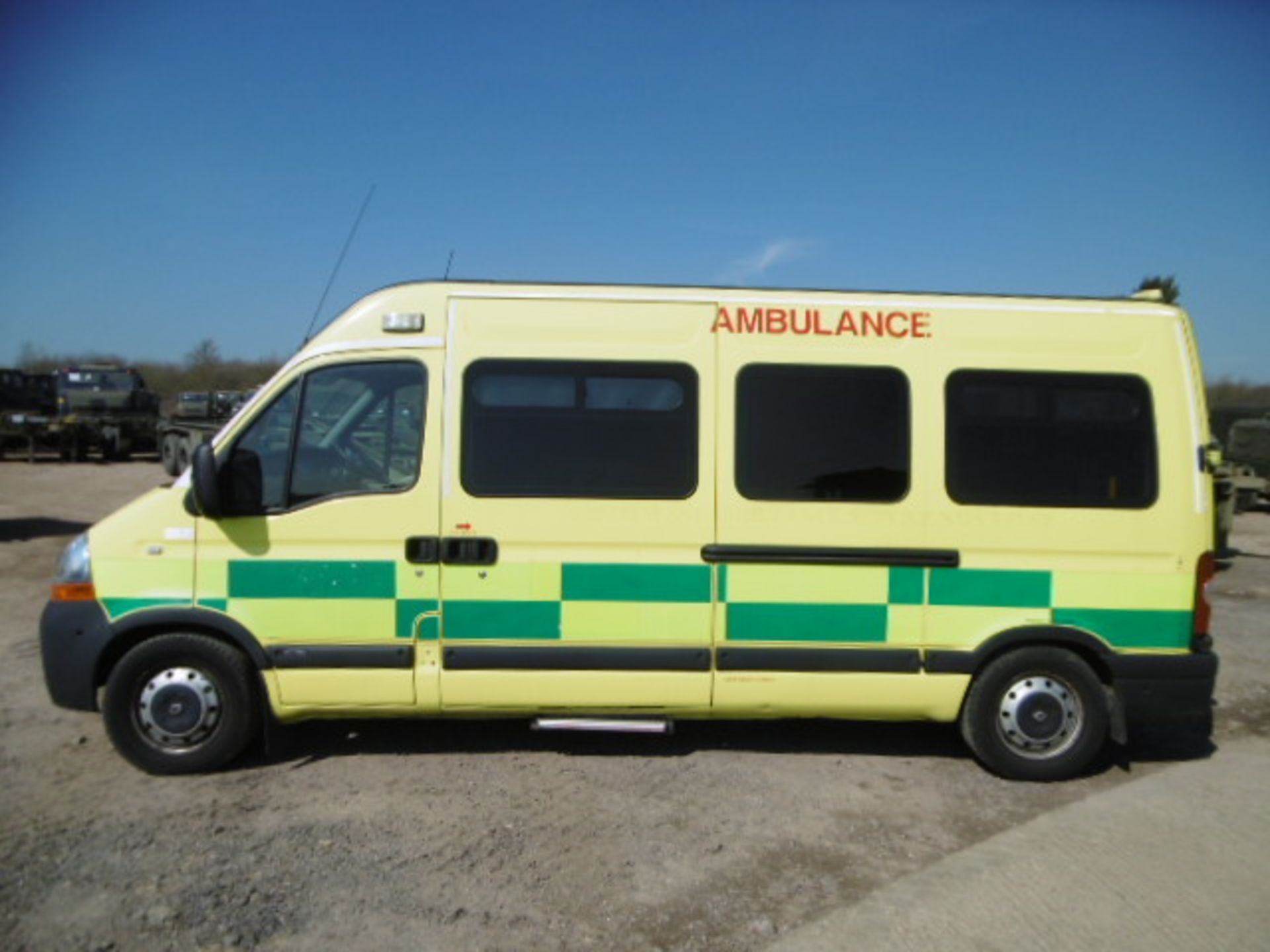 Renault Master 2.5 DCI ambulance - Bild 8 aus 19