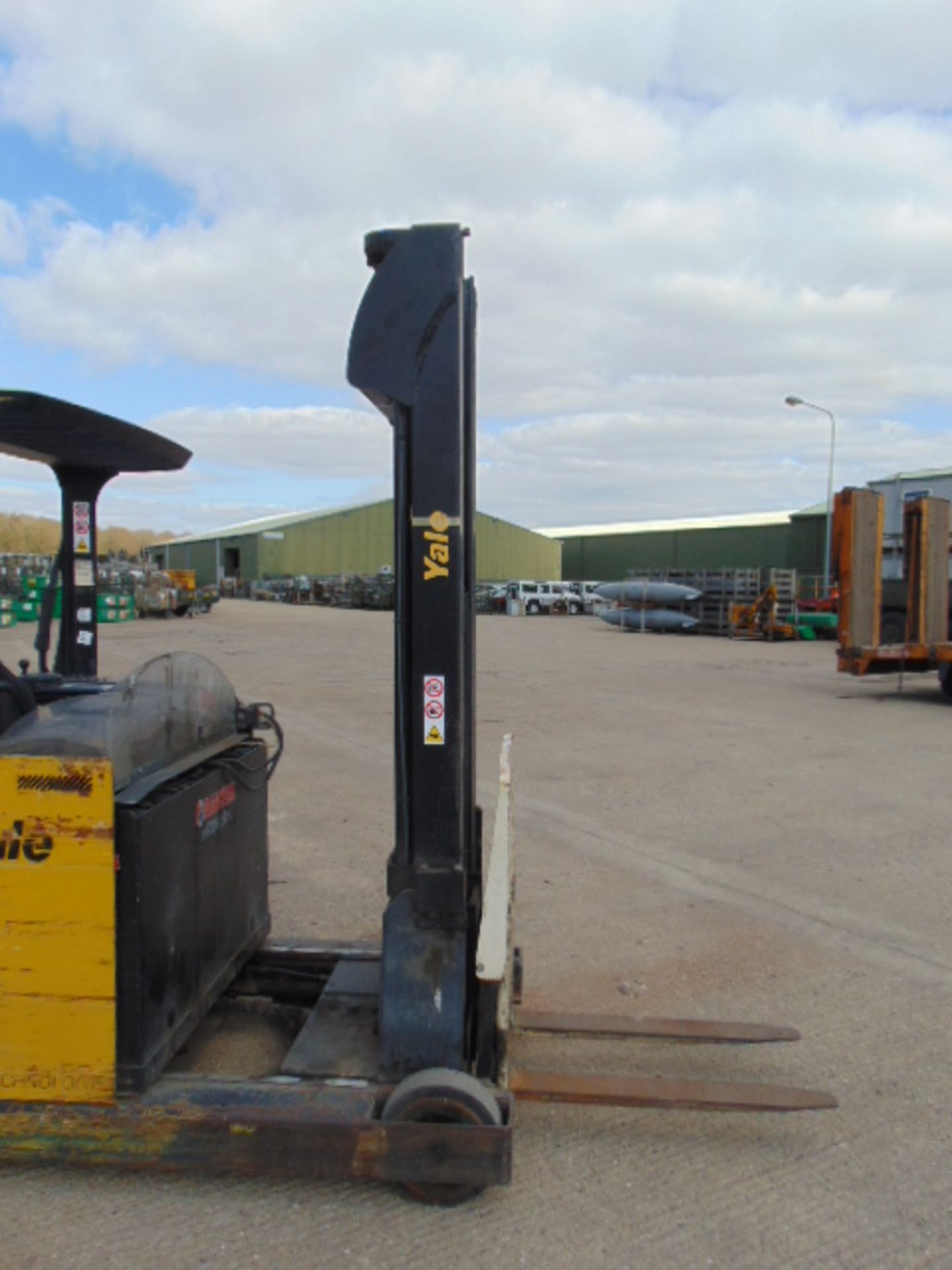 Yale MR16 Ride On Electric High Lift Reach Truck c/w Charger - Bild 12 aus 29