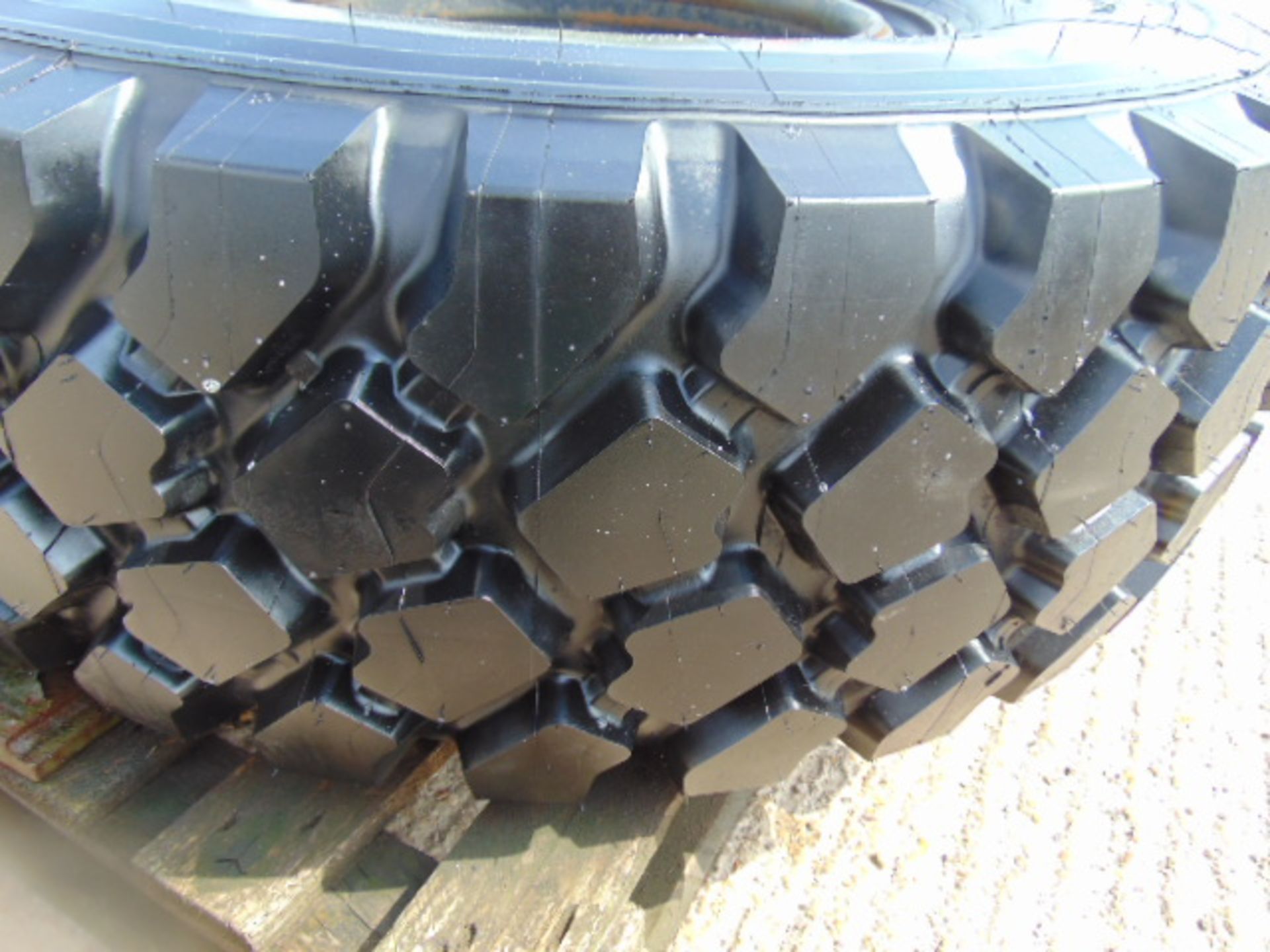 Michelin XZL 395/85 R20 Tyre with JCB Rim - Image 6 of 7