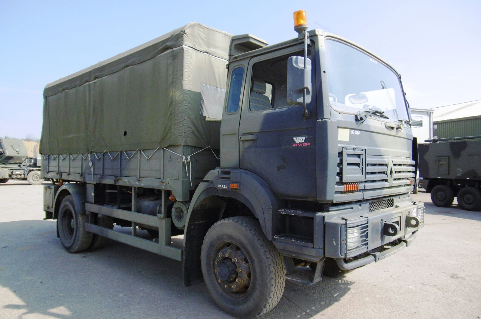 Renault G300 Maxter RHD 4x4 8T Cargo Truck - Image 3 of 15