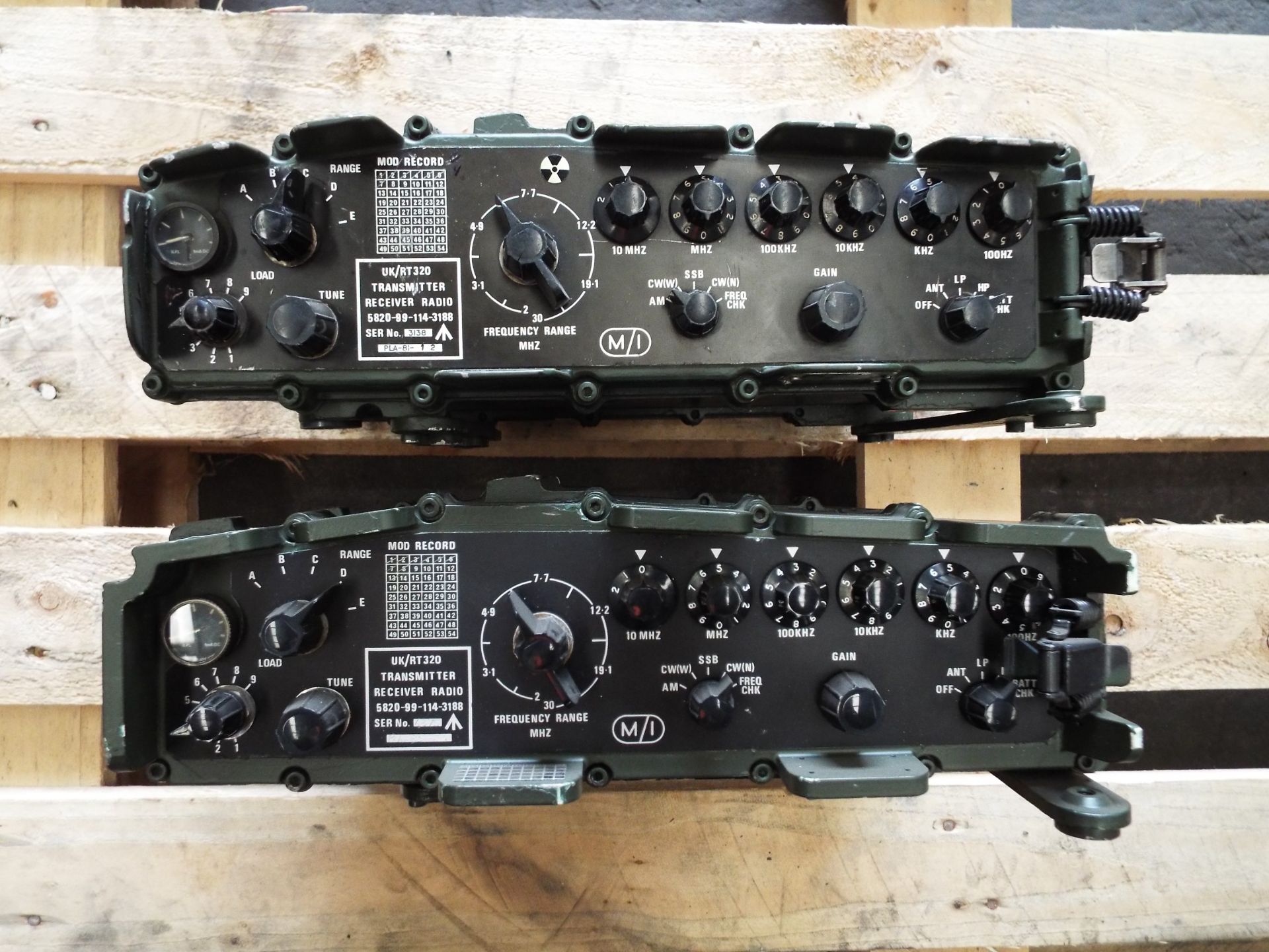 2 x Clansman RT- 320 Radio Transmitter Receivers - Image 2 of 5