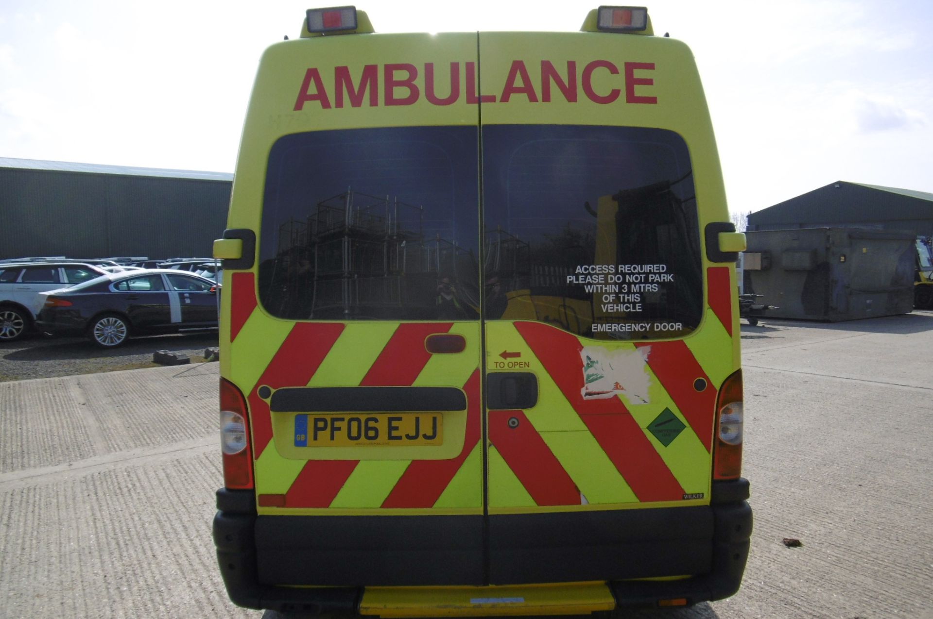 Renault Master 2.5 DCI ambulance - Image 6 of 16