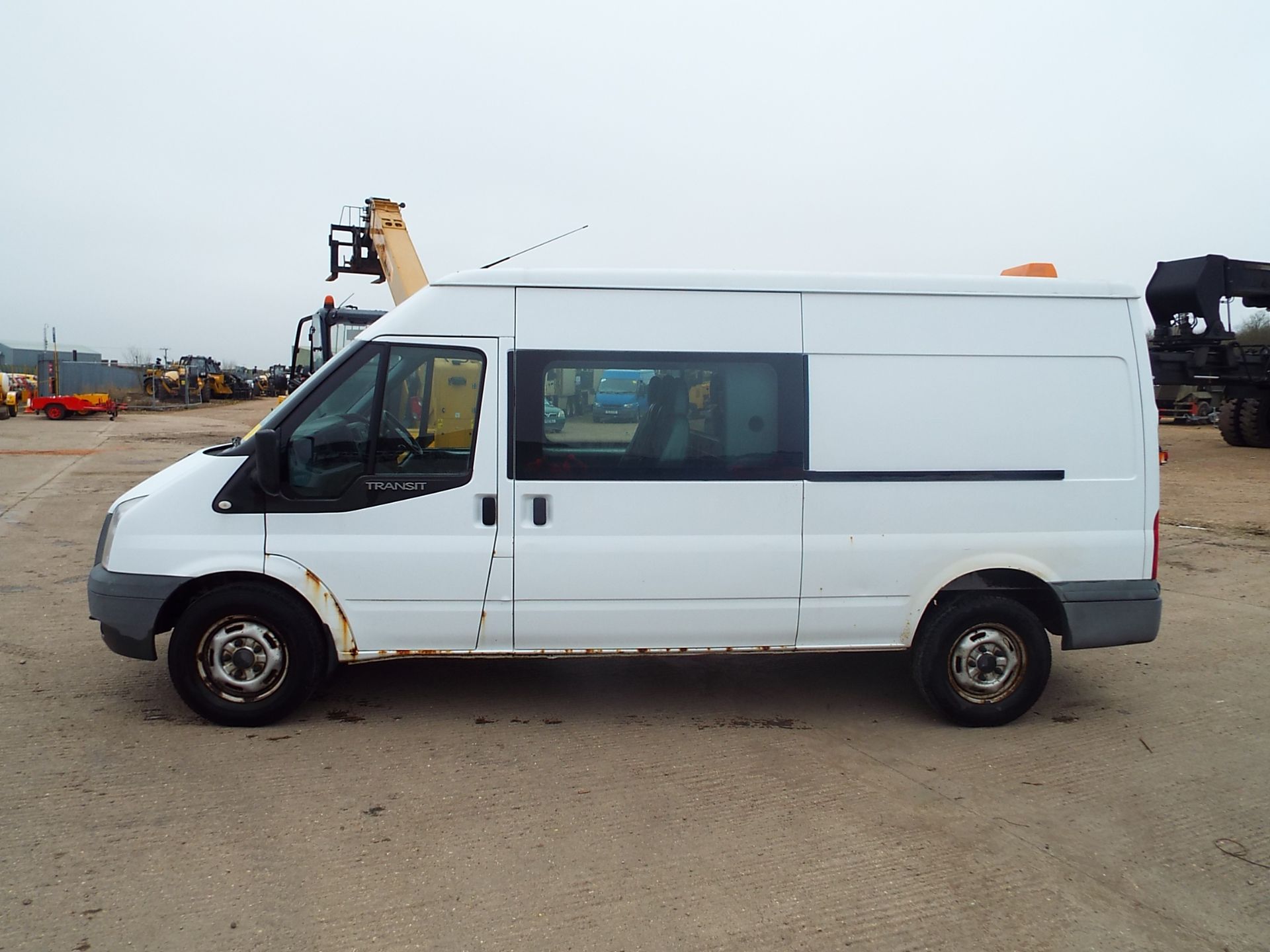 Ford Transit 115 T350L Crew Cab Panel Van - Bild 4 aus 20