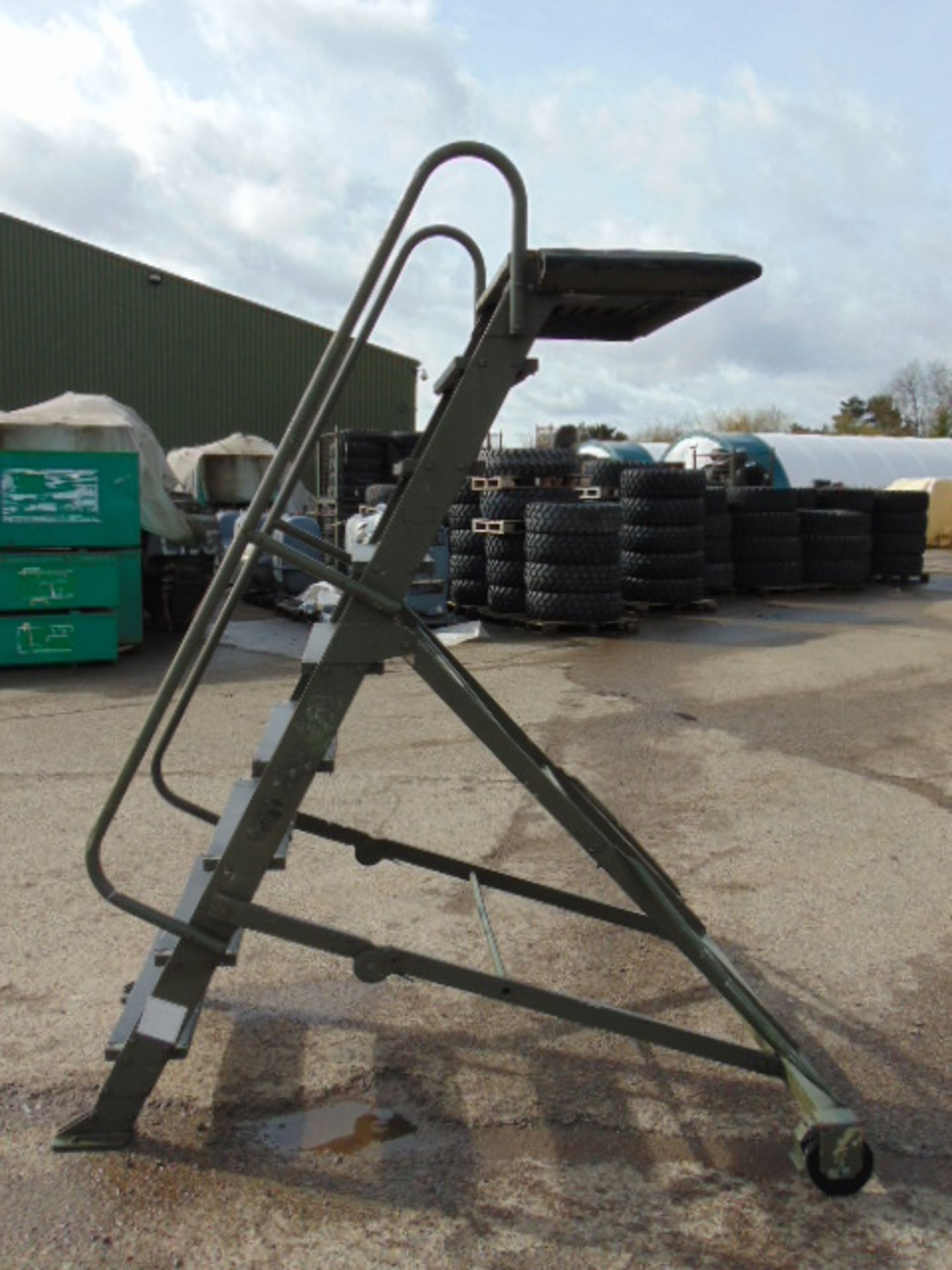 2.2m 9-Step Mobile Access Ladder - Image 3 of 8
