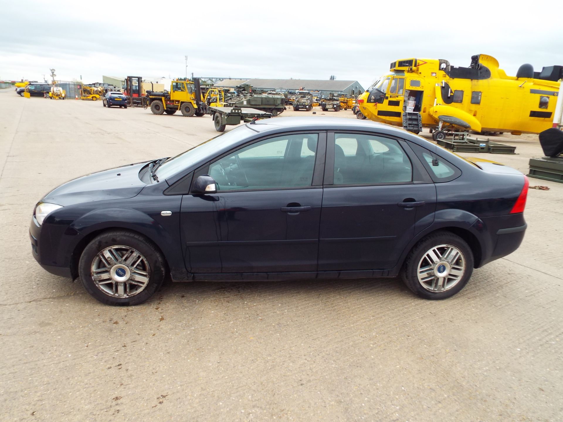 Ford Focus Ghia 1.8TDCi 4 Door Saloon - Image 4 of 21