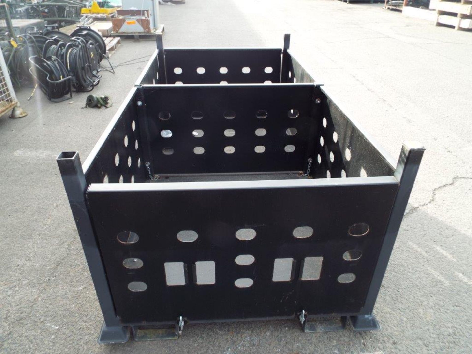Unissued Heavy Duty Stackable Equipment Container - Bild 4 aus 8