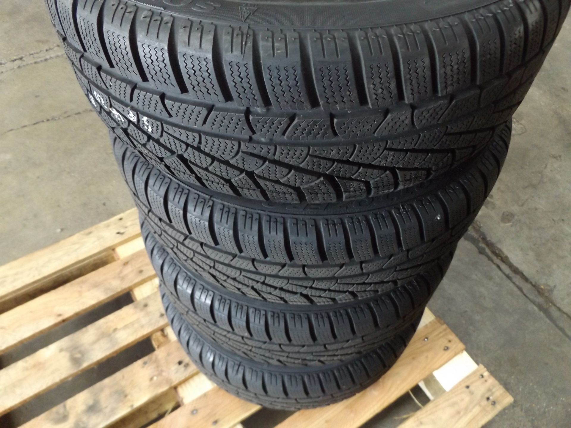 4 x Pirelli Sottozero 205/55R 16 Winter Tyres complete with 5 Stud Rims - Image 7 of 7