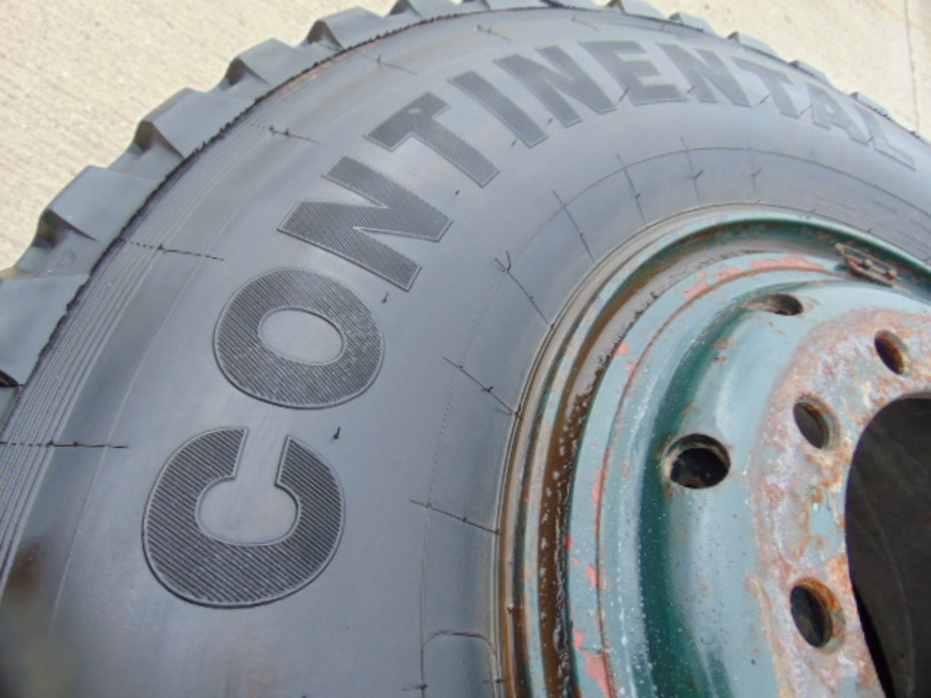 4 x Continental HSC 12.00 R20 Construction Tyres complete with 10 Stud Rims - Image 3 of 10