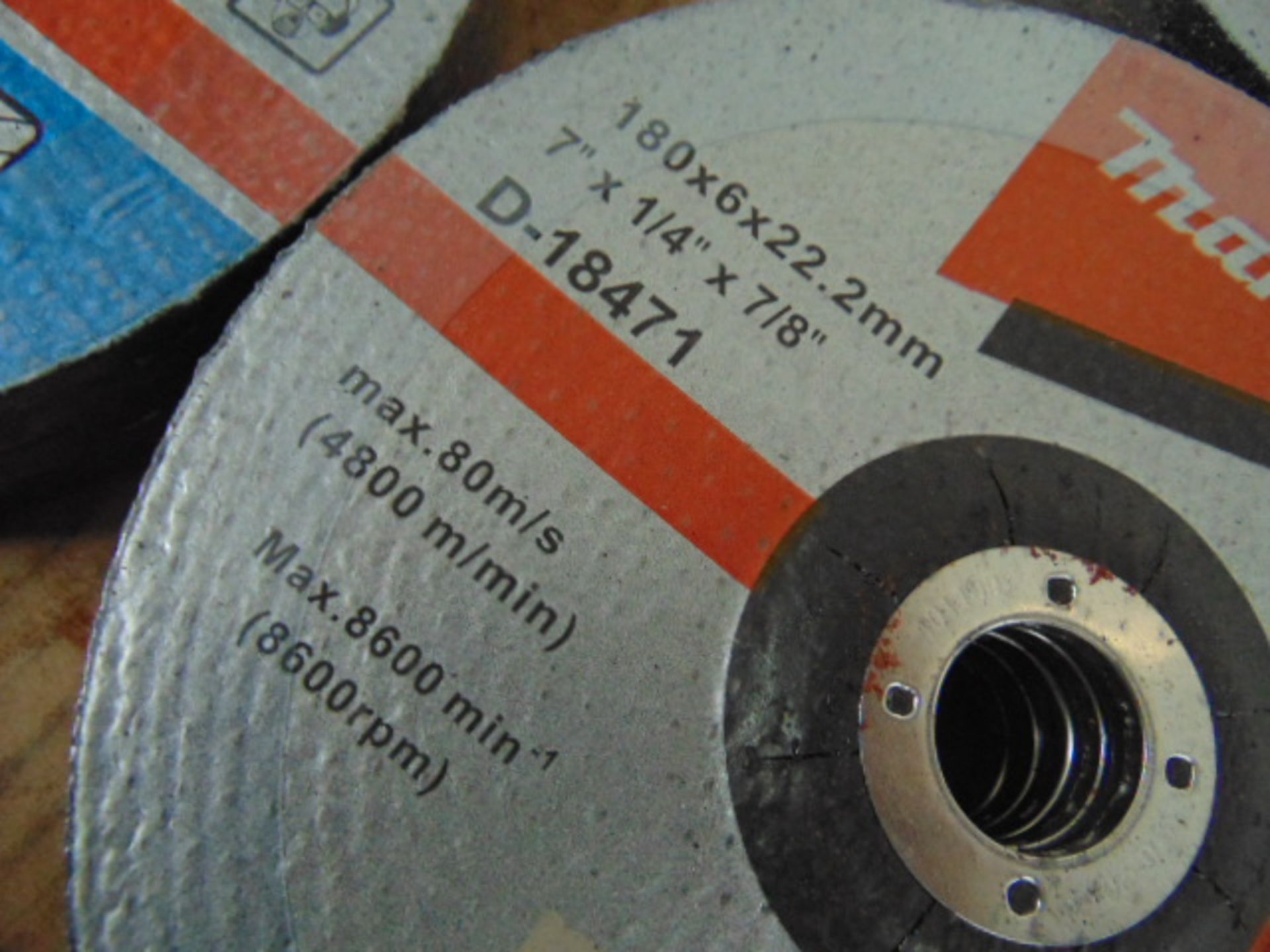 50 x Makita Metal Grinding Disc 180 x 6 x 22.2 A24R-BF D-18471 - Image 3 of 6