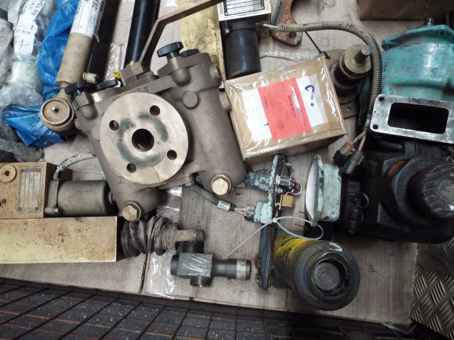 Mixed Stillage of FV Parts consisting of Jacks, Steering Arma, Switches, Valve etc - Image 6 of 9
