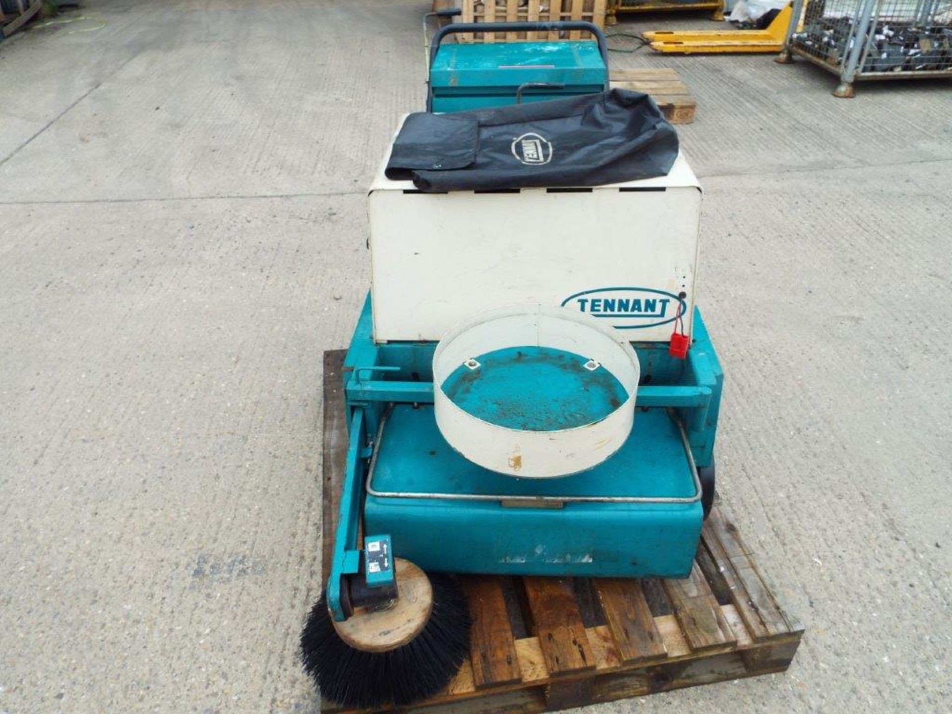 Tennant 42E Walk Behind Electric Sweeper - Image 2 of 15